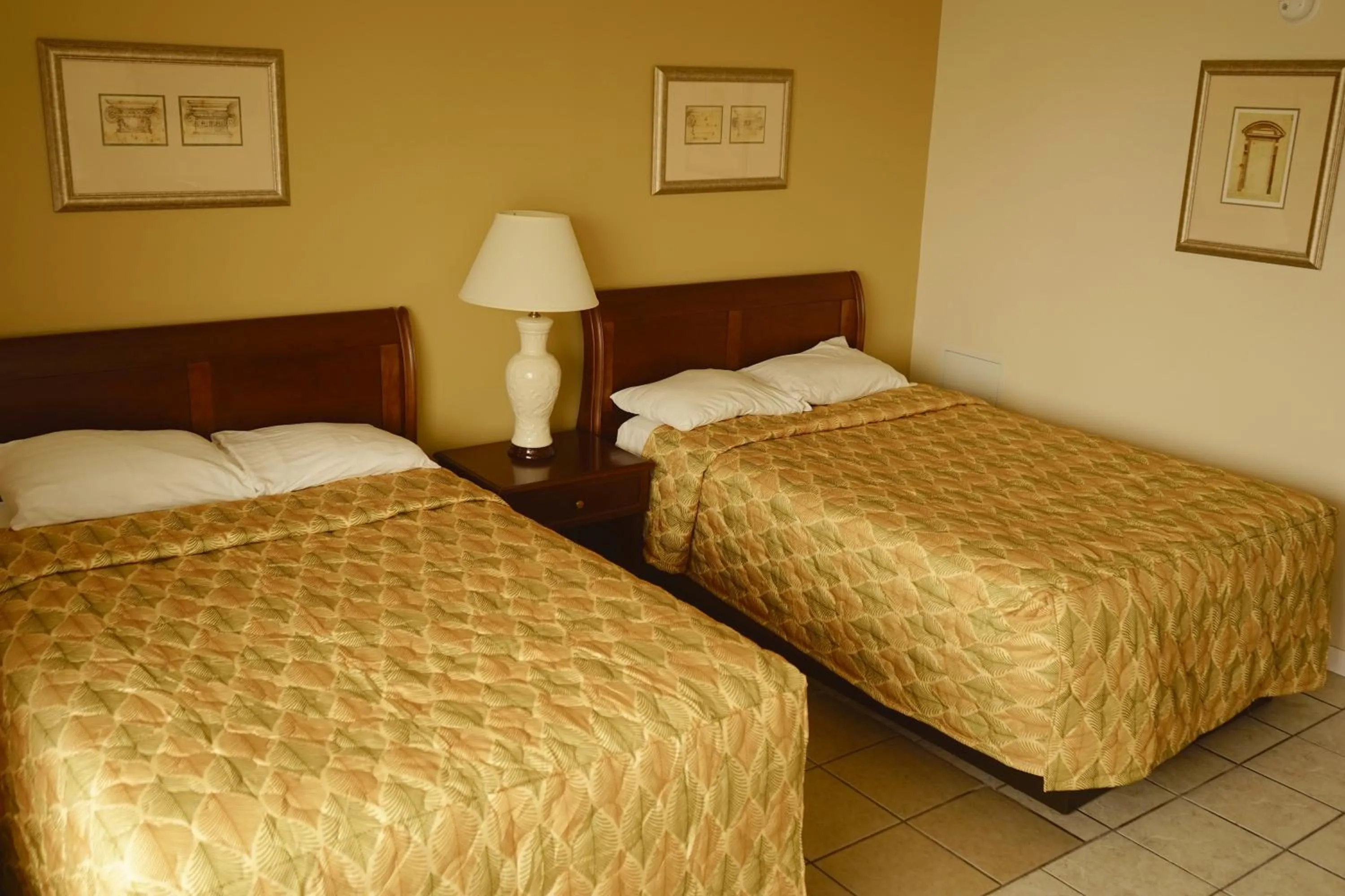 Bedroom, Bed in Sea Cove Motel Ocean City