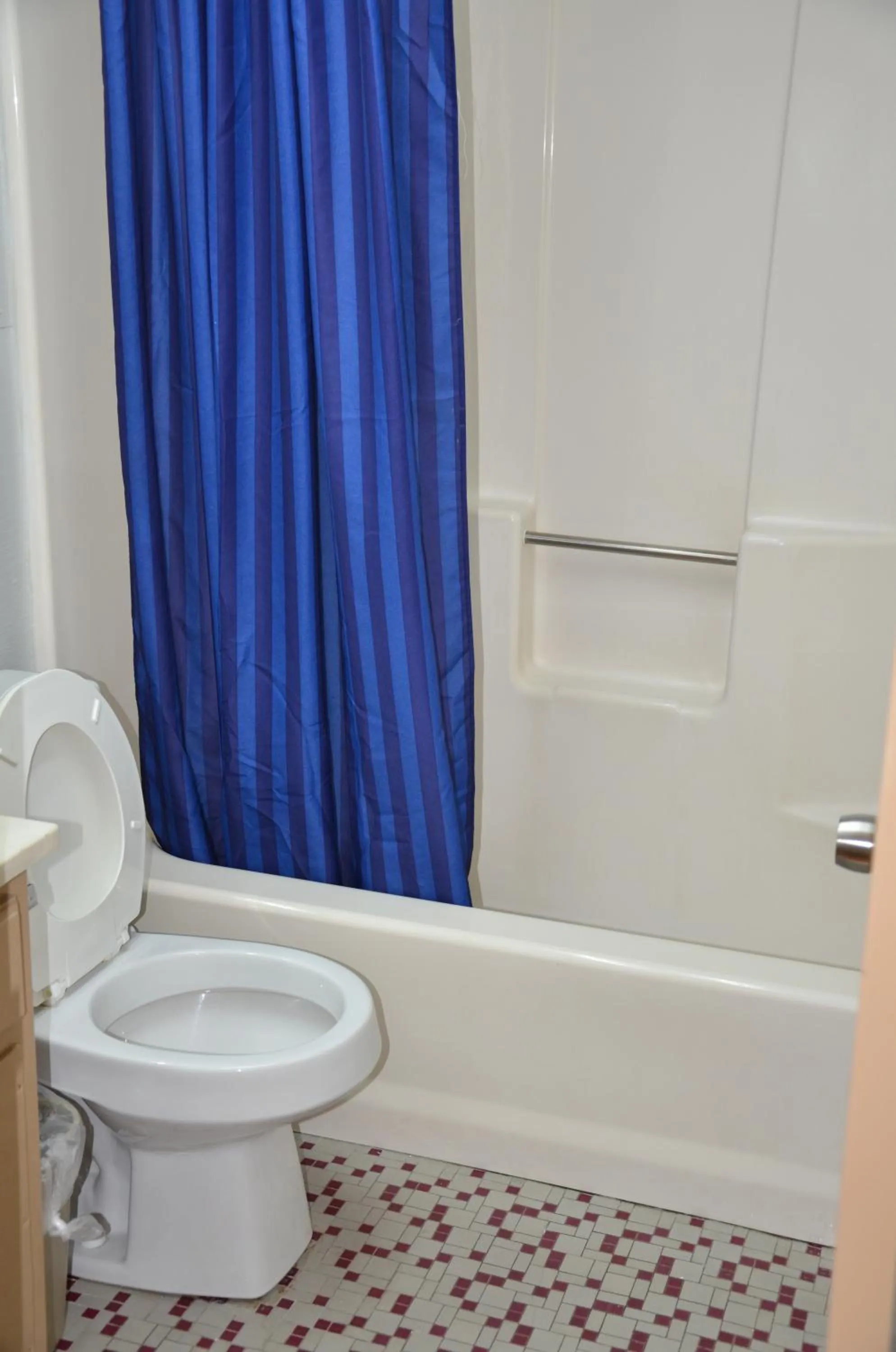 Bathroom in Sea Cove Motel Ocean City