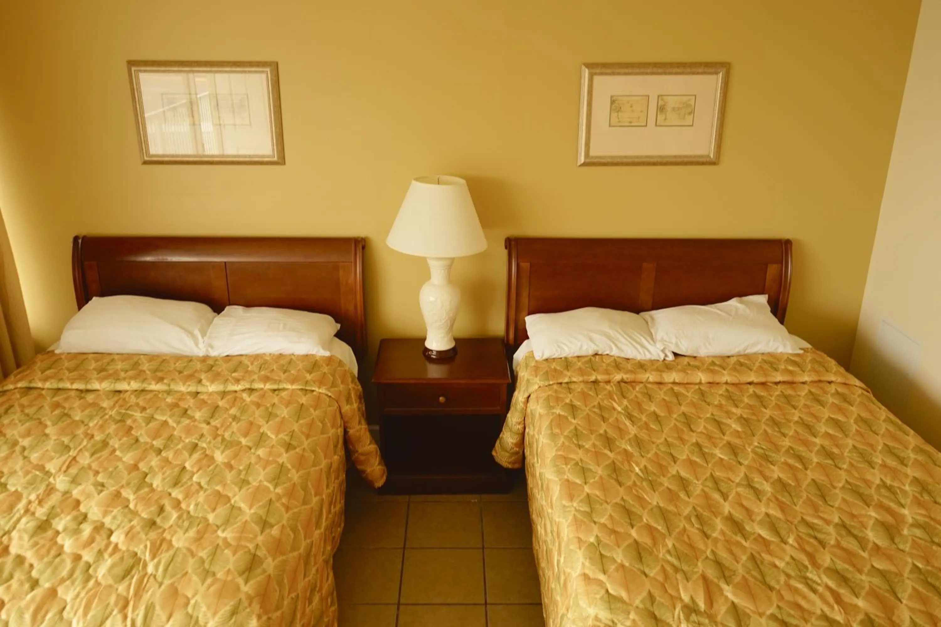 Bedroom, Bed in Sea Cove Motel Ocean City