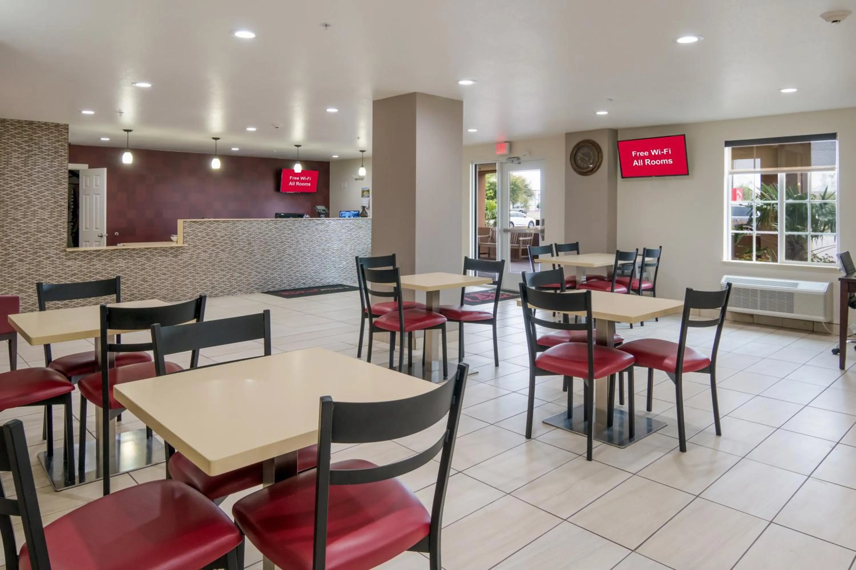Breakfast in Red Roof Inn PLUS+ Fort Worth - Burleson