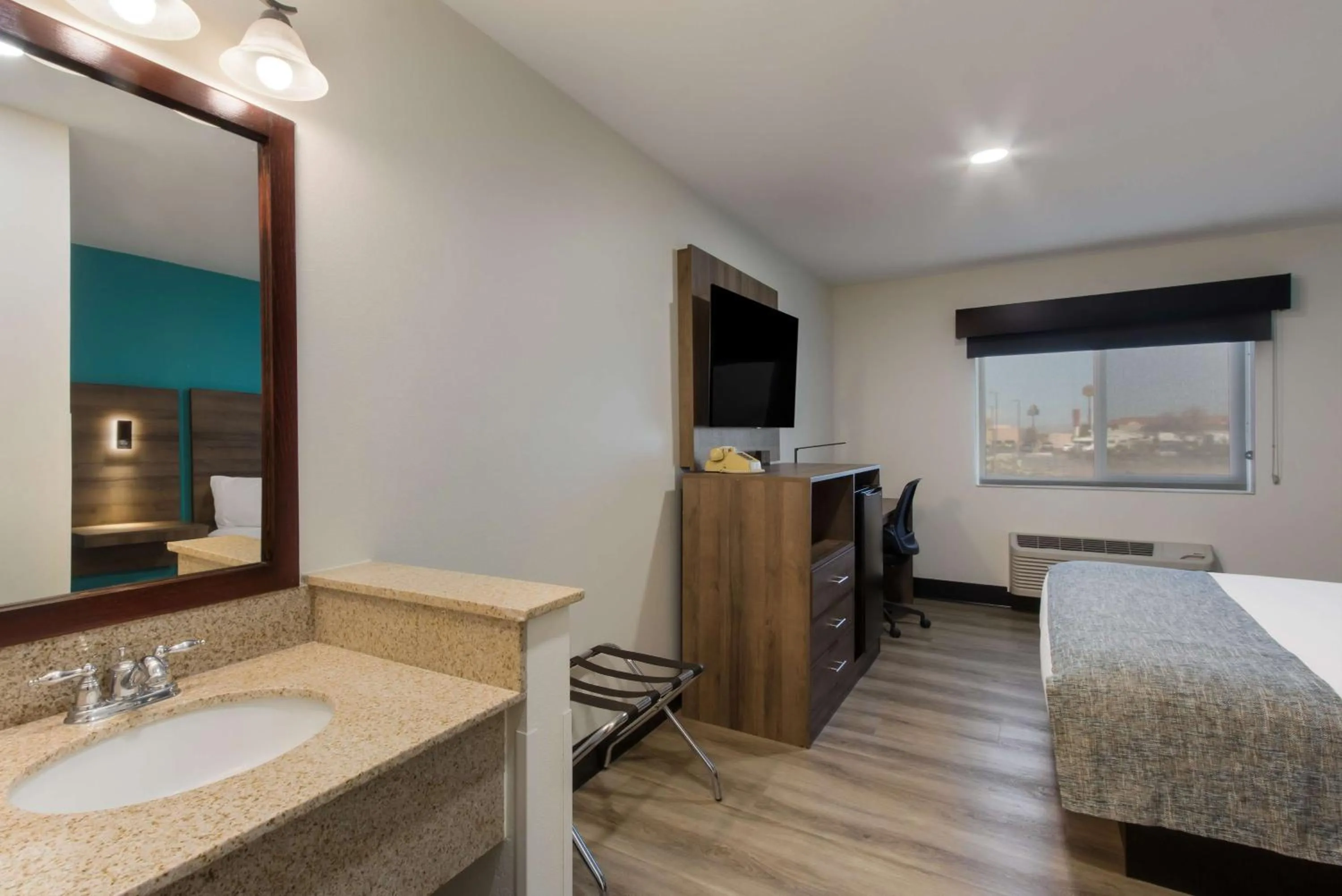 Bedroom, Bed in SureStay by Best Western Camp Verde