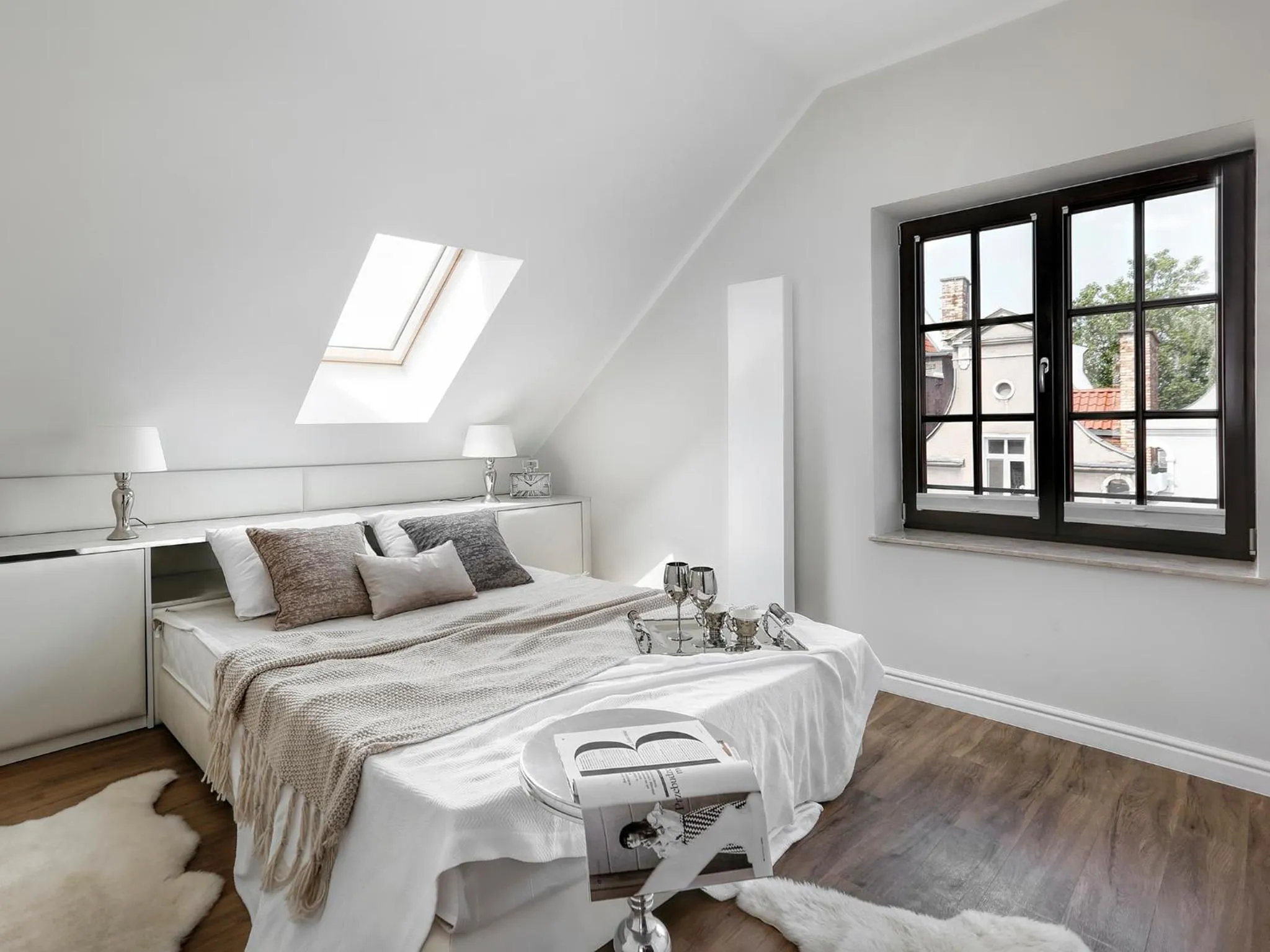 Bedroom, Bed in Sweet Suite