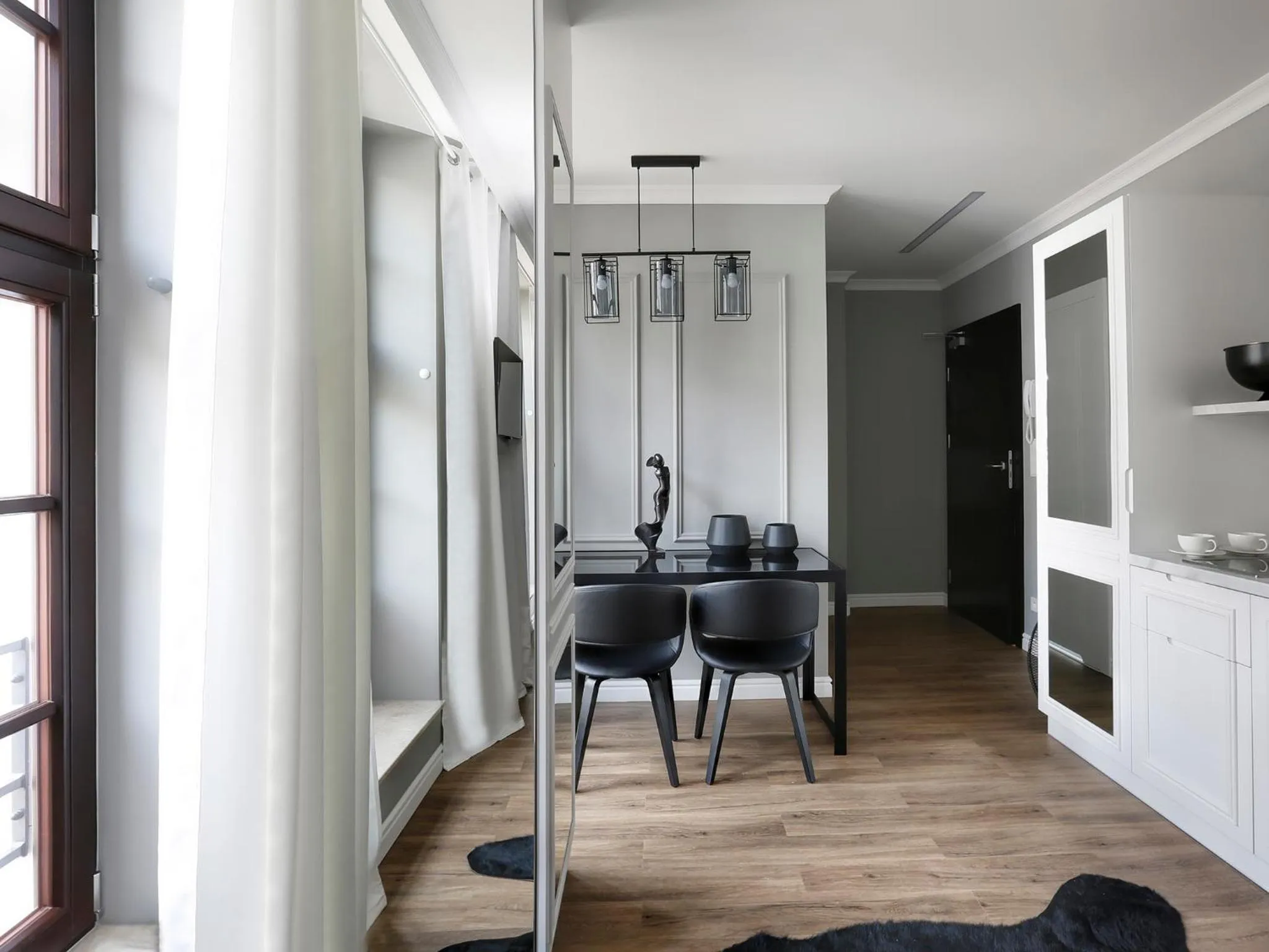 Dining area in Sweet Suite