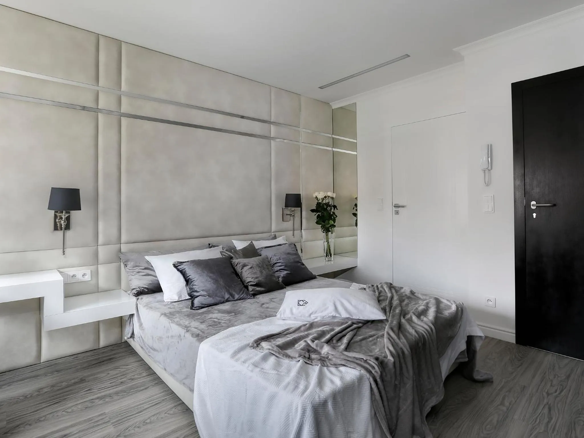 Bedroom, Bed in Sweet Suite