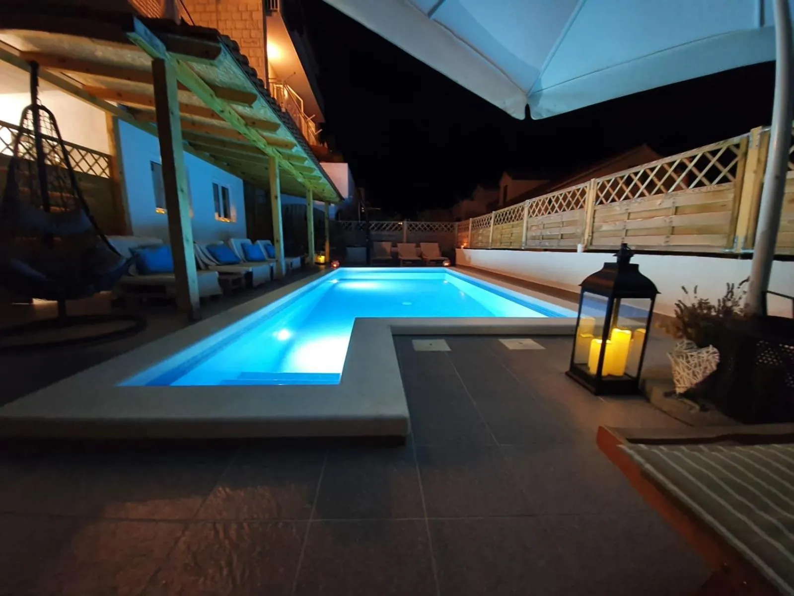 Pool view in B&B Buzolic