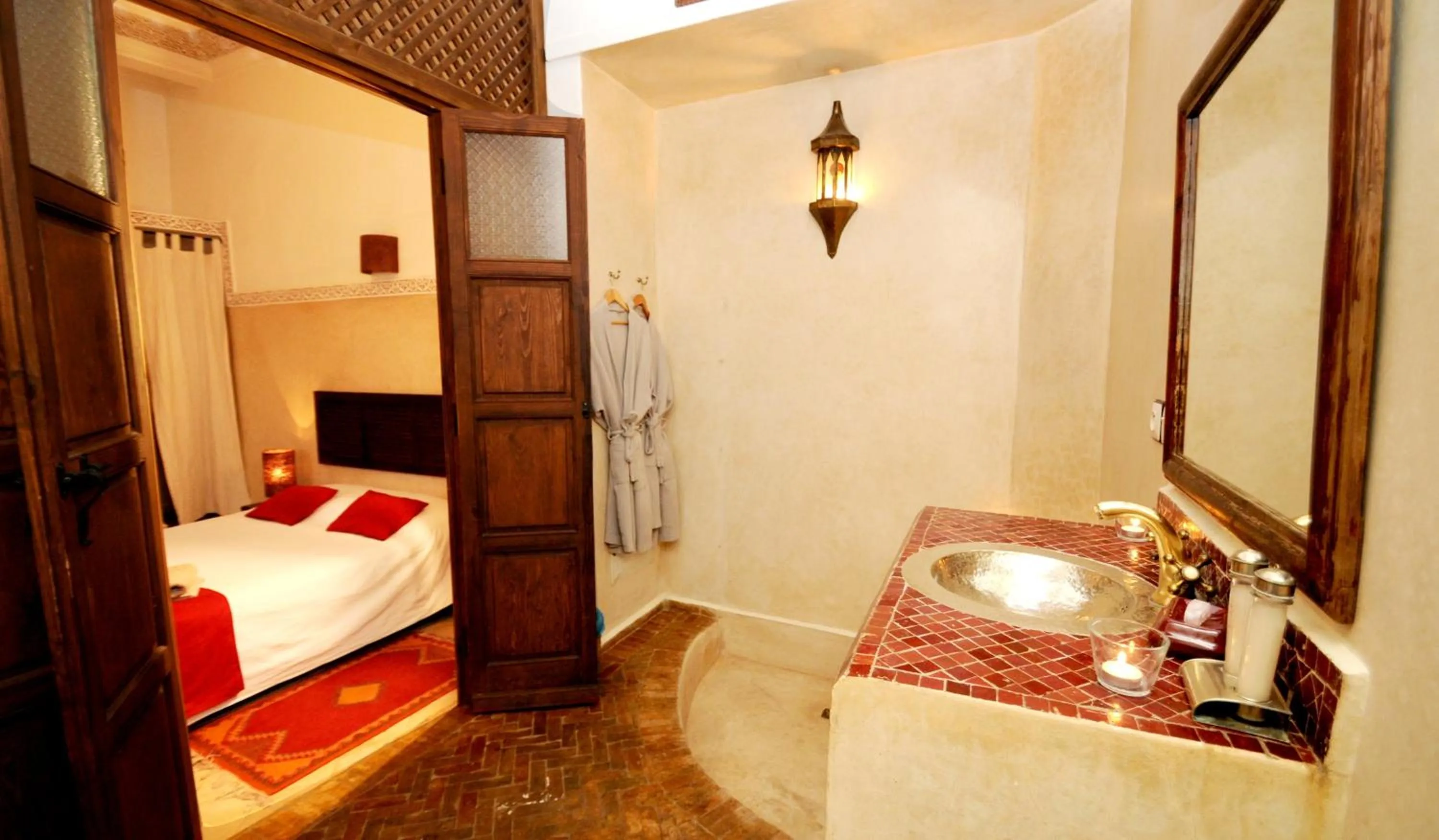 Bathroom, Bed in Riad Elias & Spa