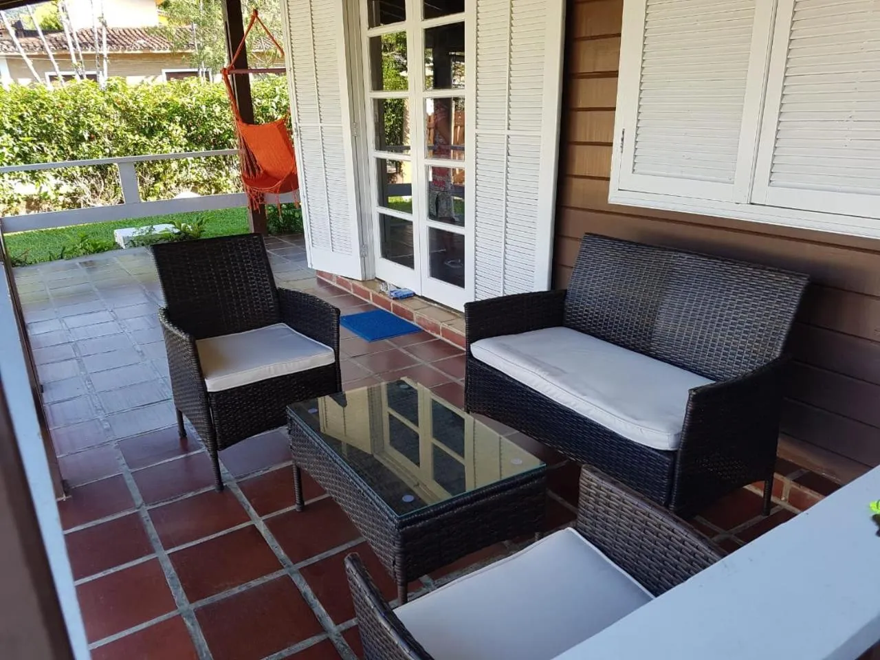 Communal lounge/ TV room in Chalés Mar Virado