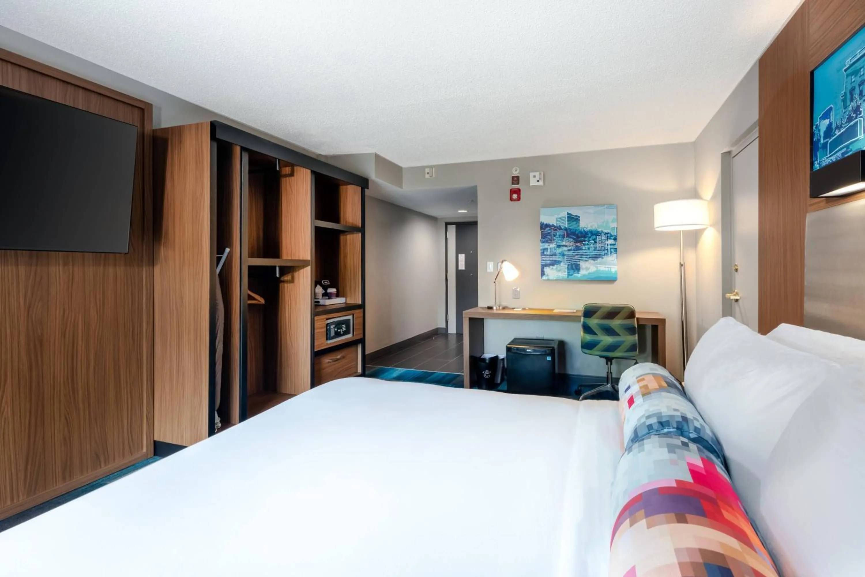 Photo of the whole room, Bed in Aloft Columbia Harbison
