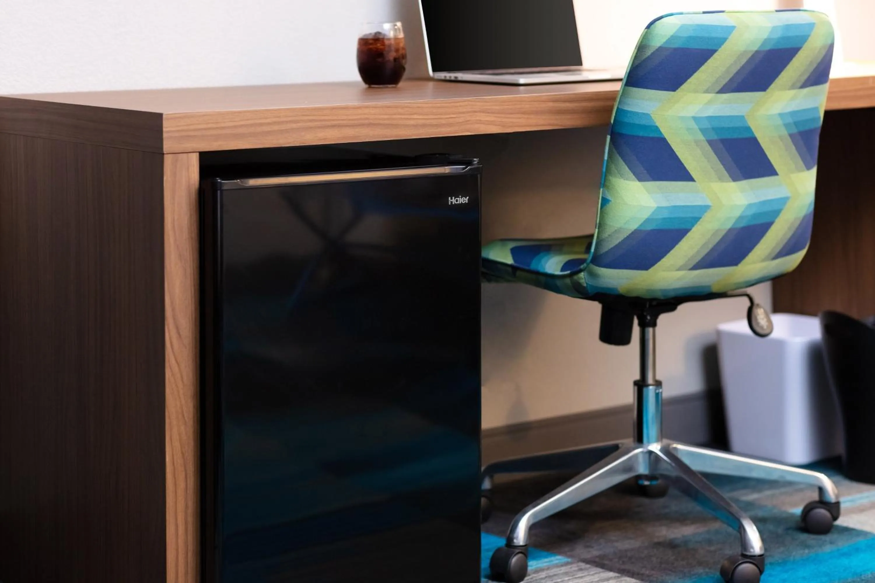 Photo of the whole room in Aloft Columbia Harbison