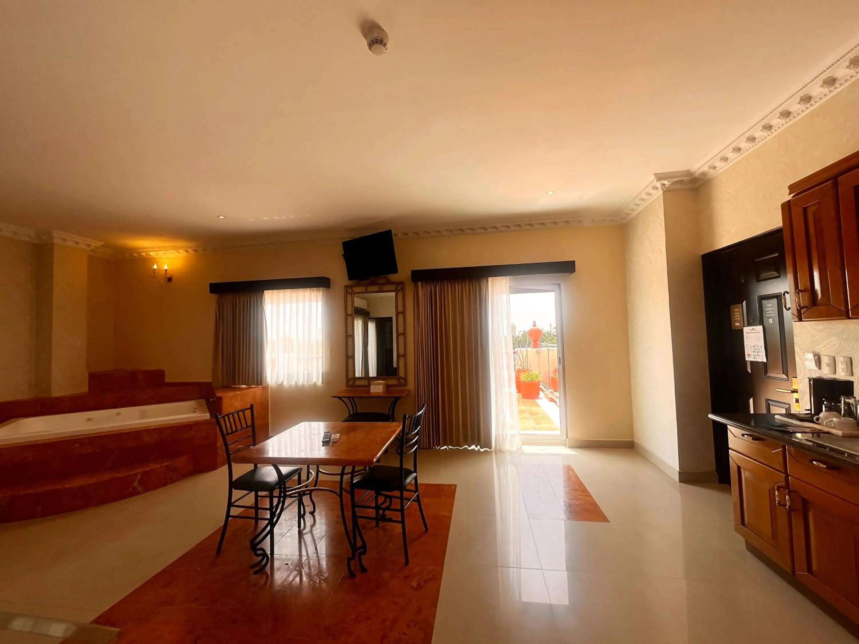 Photo of the whole room, Bed in Hotel Palacio Maya