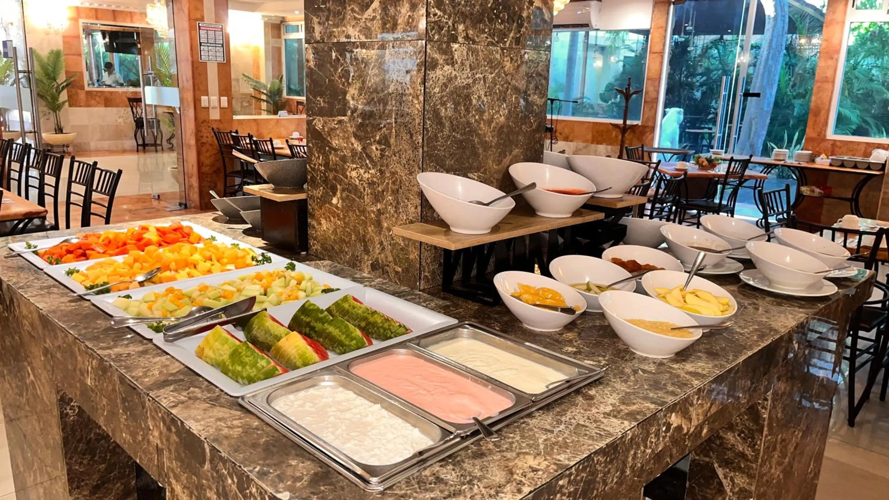 Restaurant/places to eat in Hotel Palacio Maya