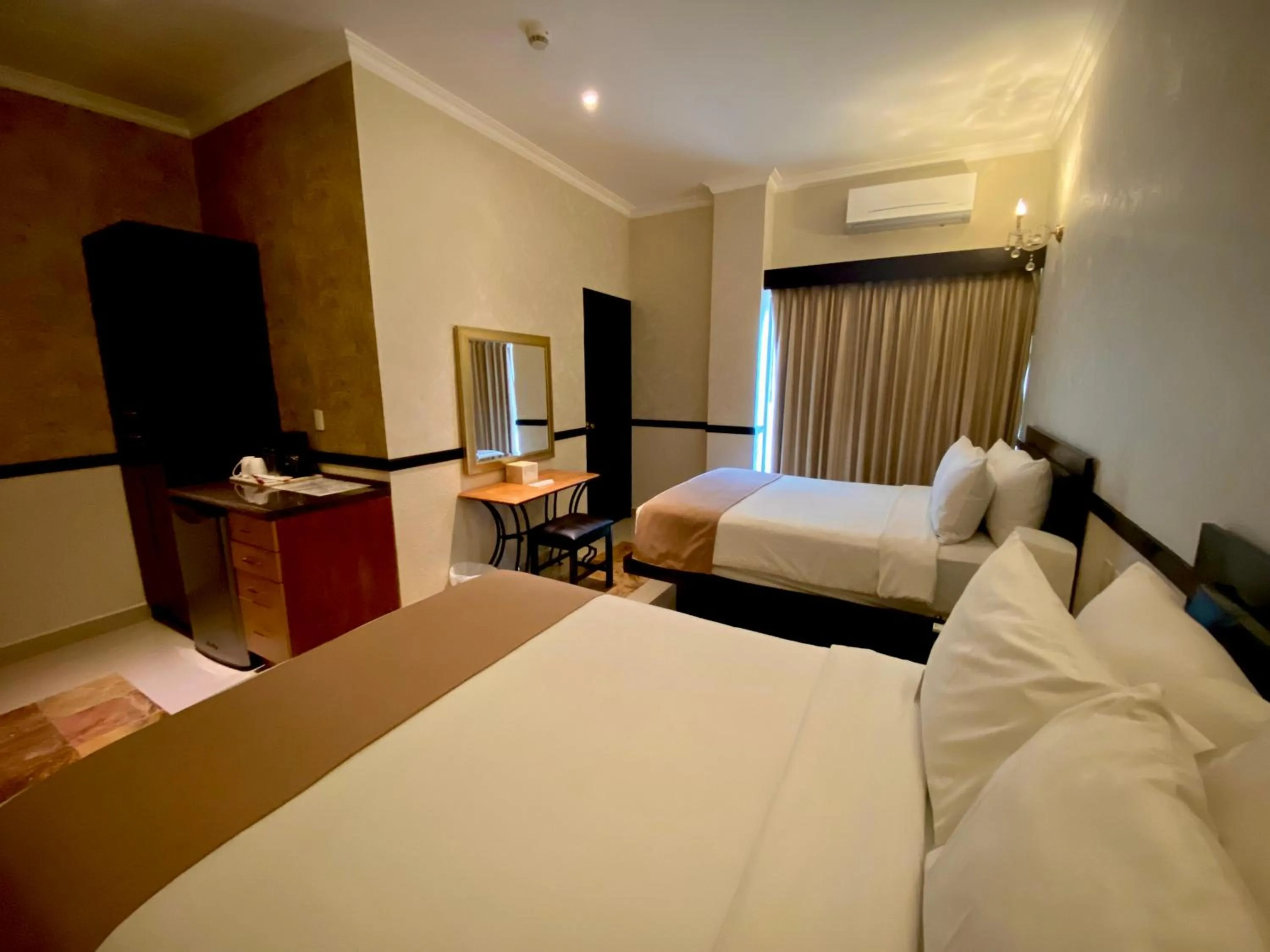 Photo of the whole room, Bed in Hotel Palacio Maya