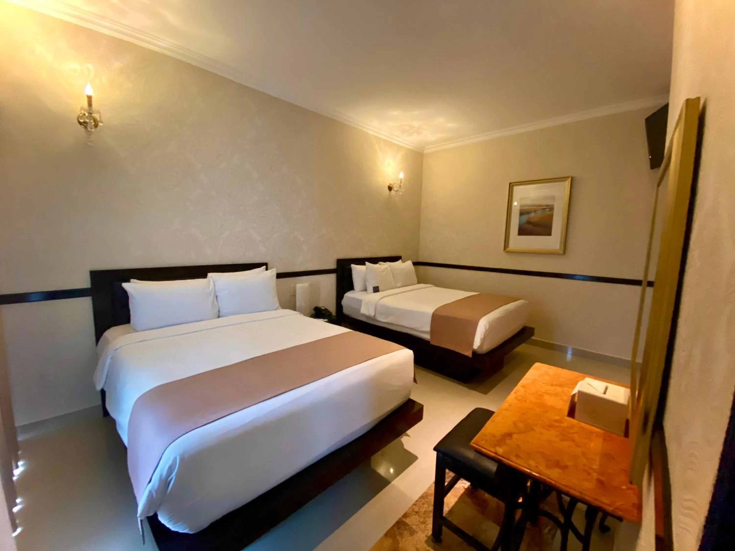 Photo of the whole room, Bed in Hotel Palacio Maya