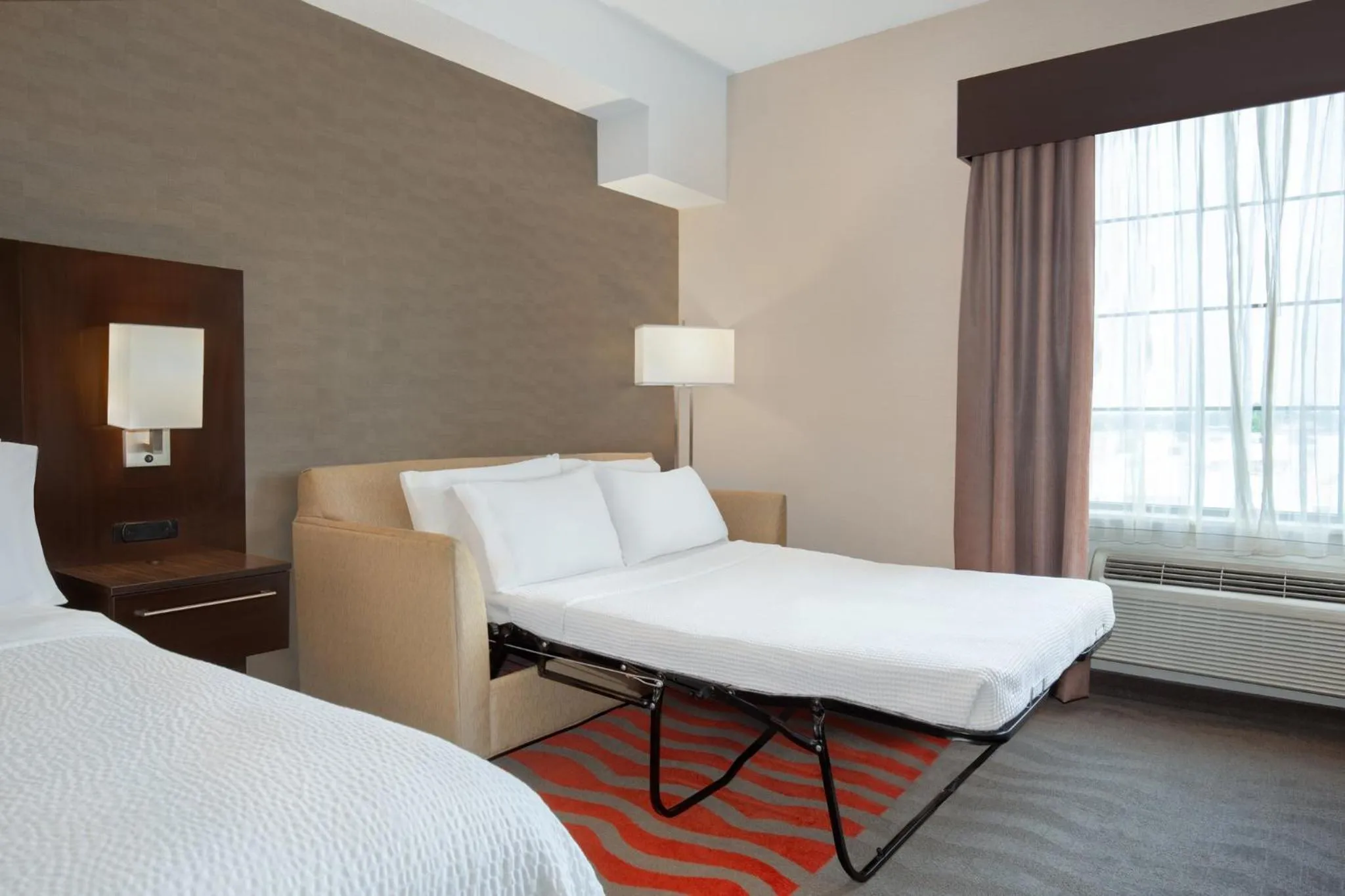 Photo of the whole room, Bed in Holiday Inn Express Hotel & Suites Barrie by IHG