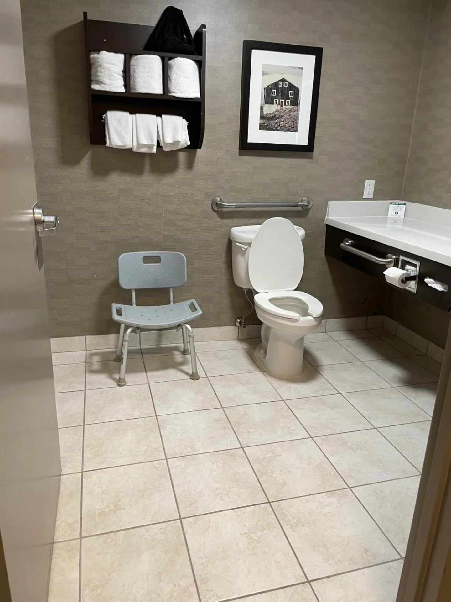 acessibility in Holiday Inn Express Hotel & Suites Barrie by IHG