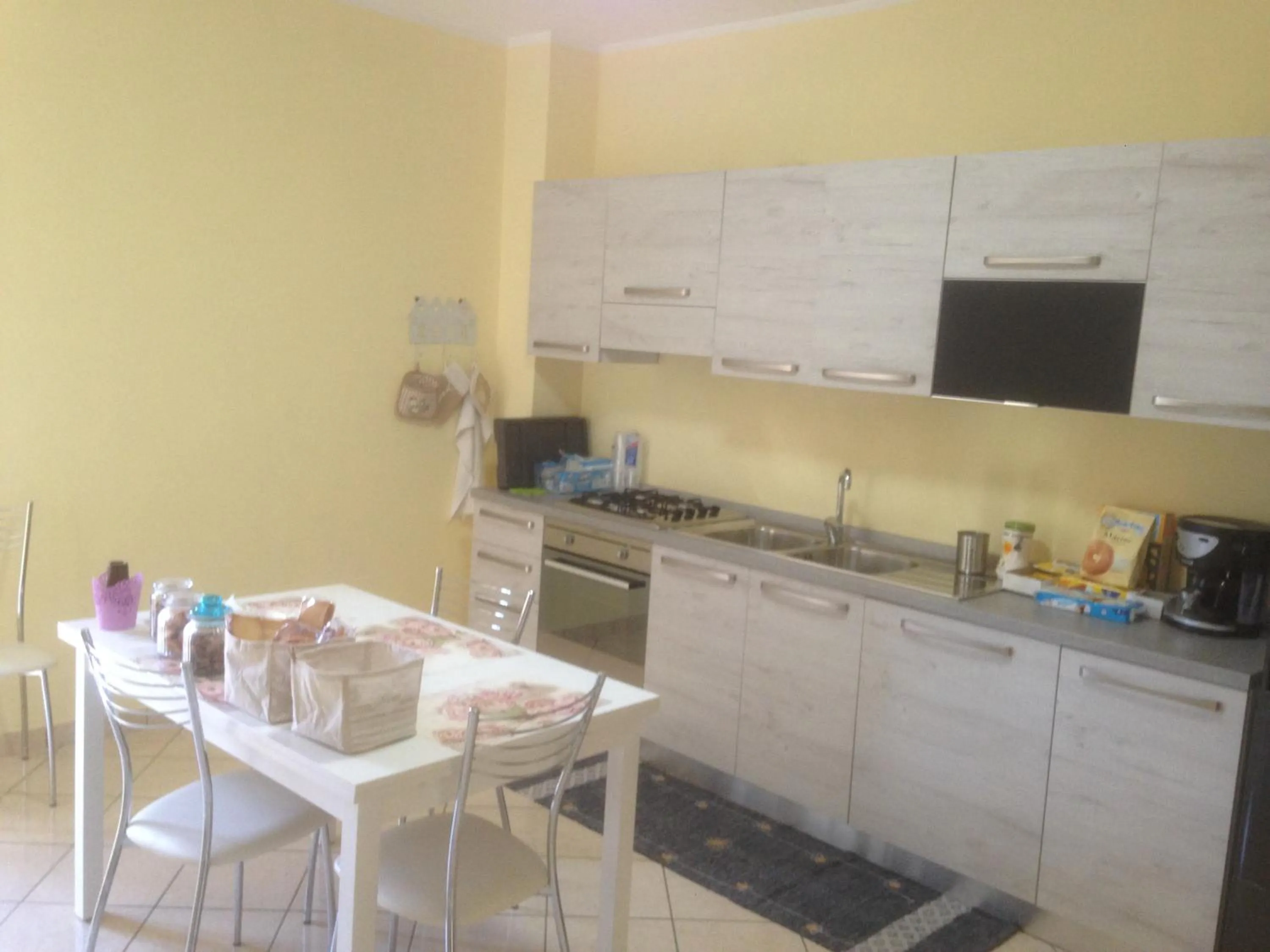 Communal kitchen in La Fontanella b&b