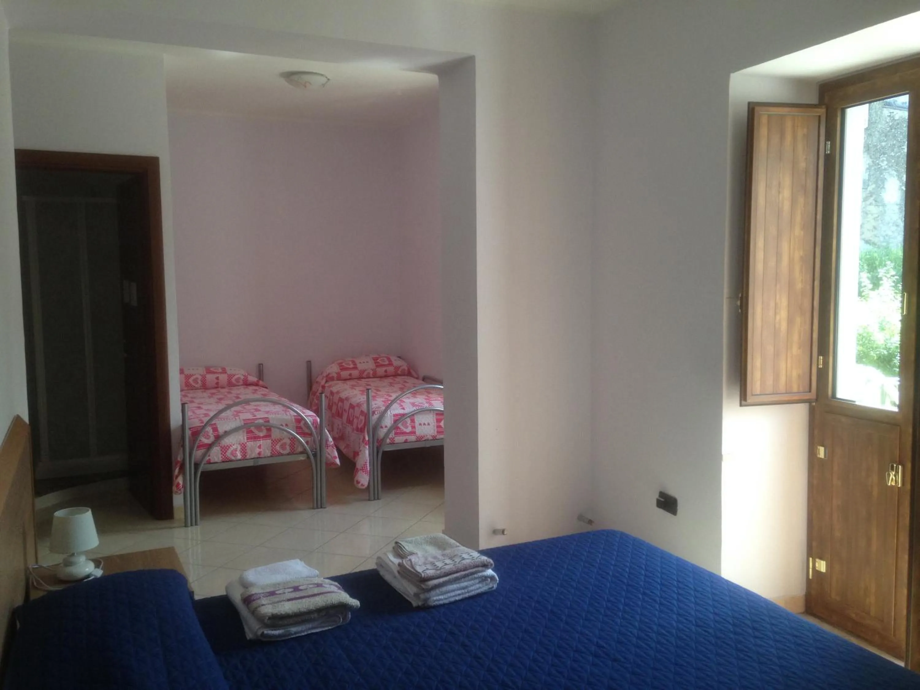 Photo of the whole room, Bed in La Fontanella b&b