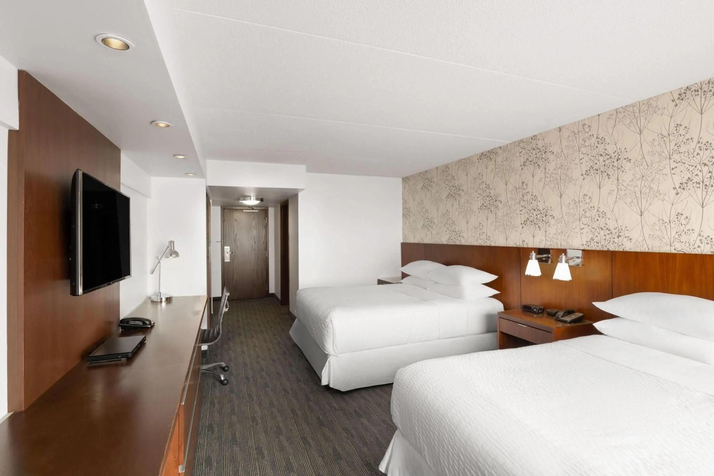 Photo of the whole room, Bed in Lakeview Signature, Trademark Collection by Wyndham