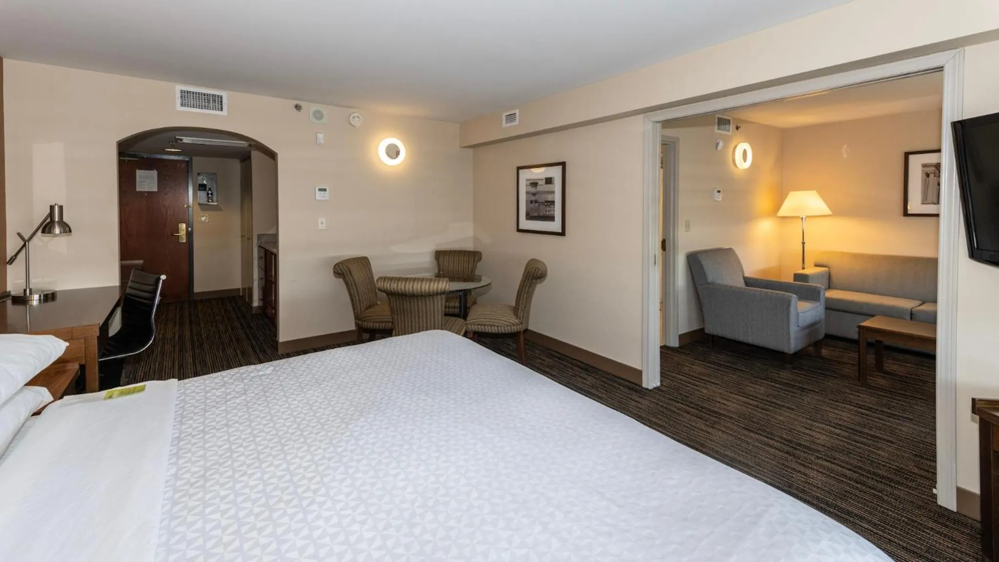 Living room, Bed in Lakeview Signature, Trademark Collection by Wyndham