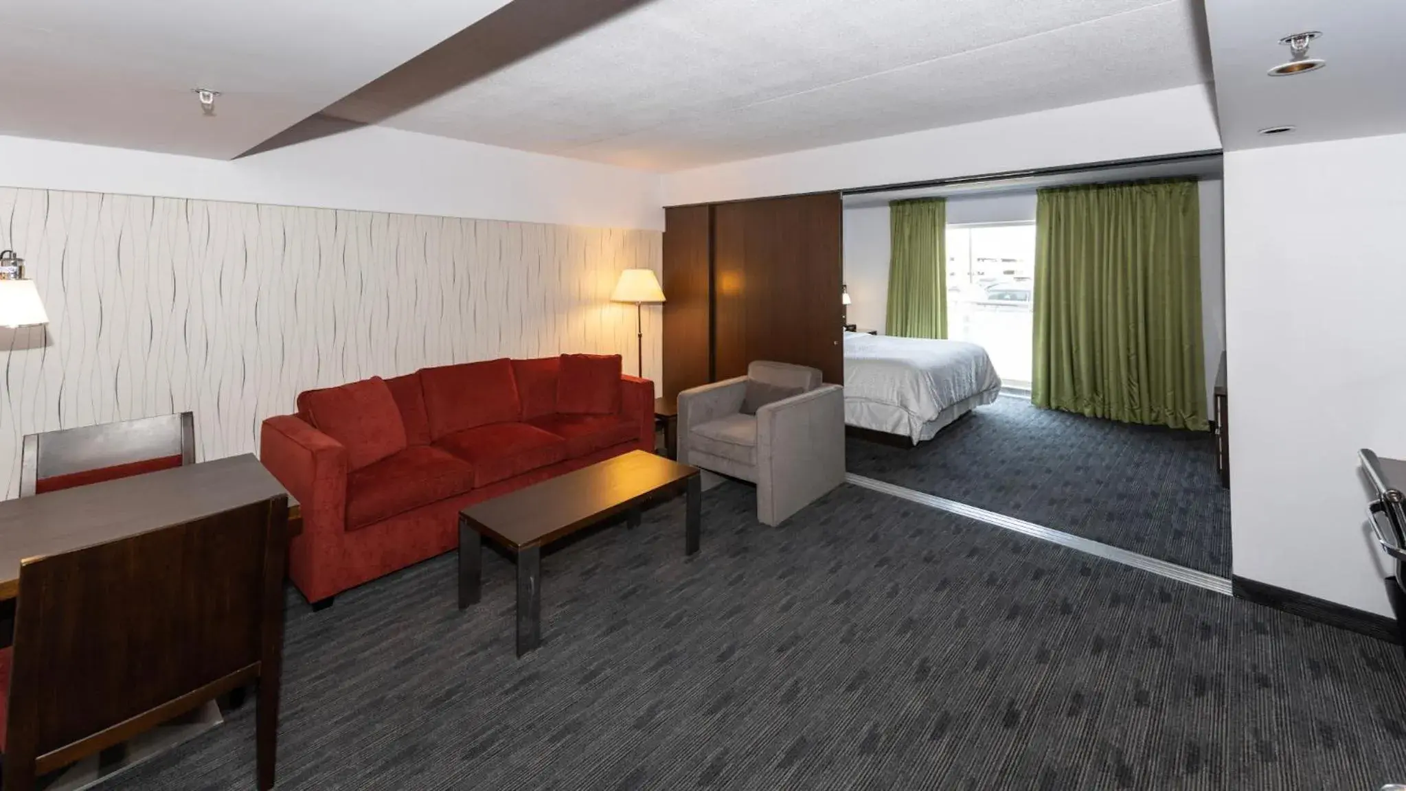 Deluxe King Suite - Non-Smoking in Lakeview Signature, Trademark Collection by Wyndham Deluxe King Suite - Non-Smoking in Lakeview Signature, Trademark Collection by Wyndham