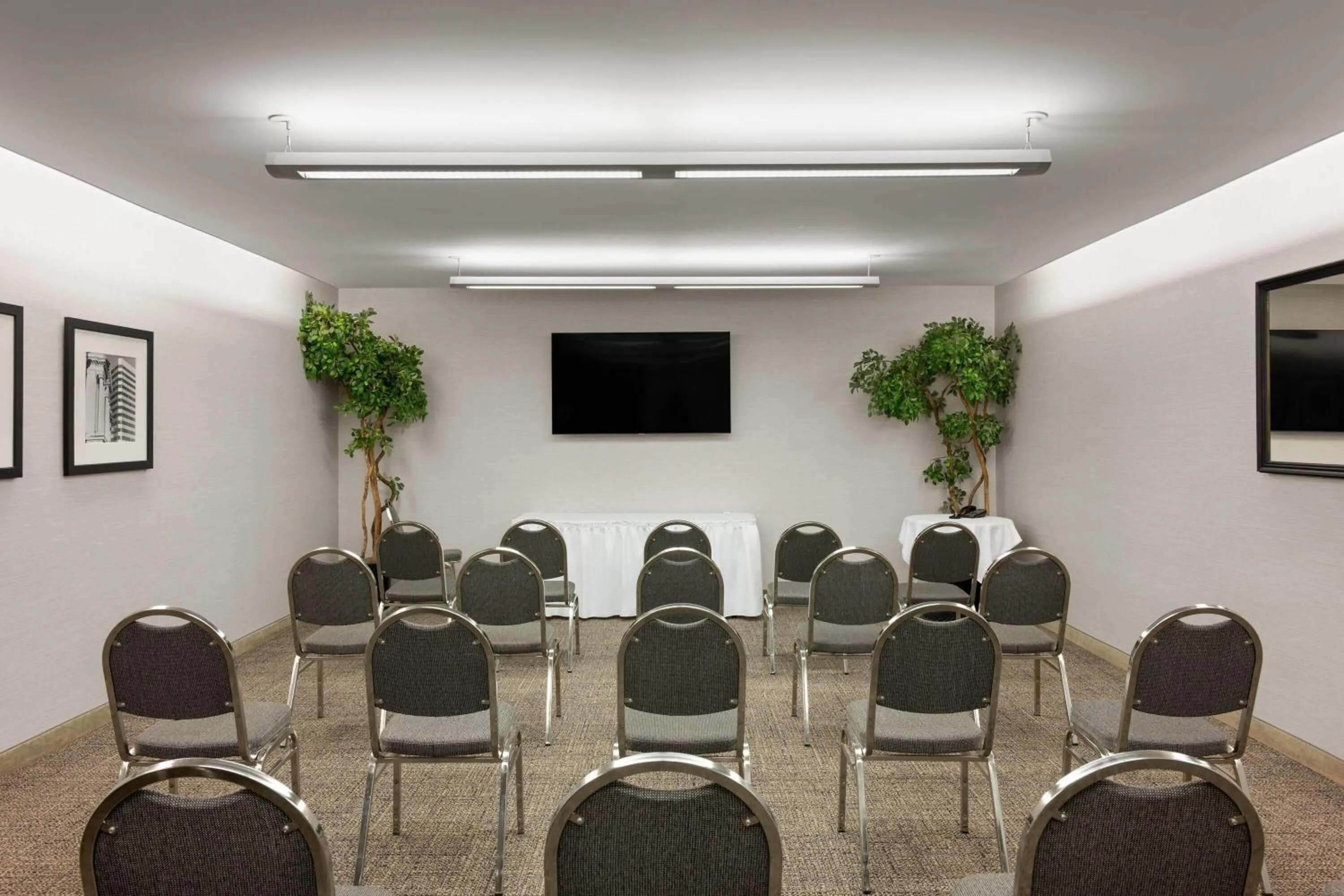 Meeting/conference room in Lakeview Signature, Trademark Collection by Wyndham