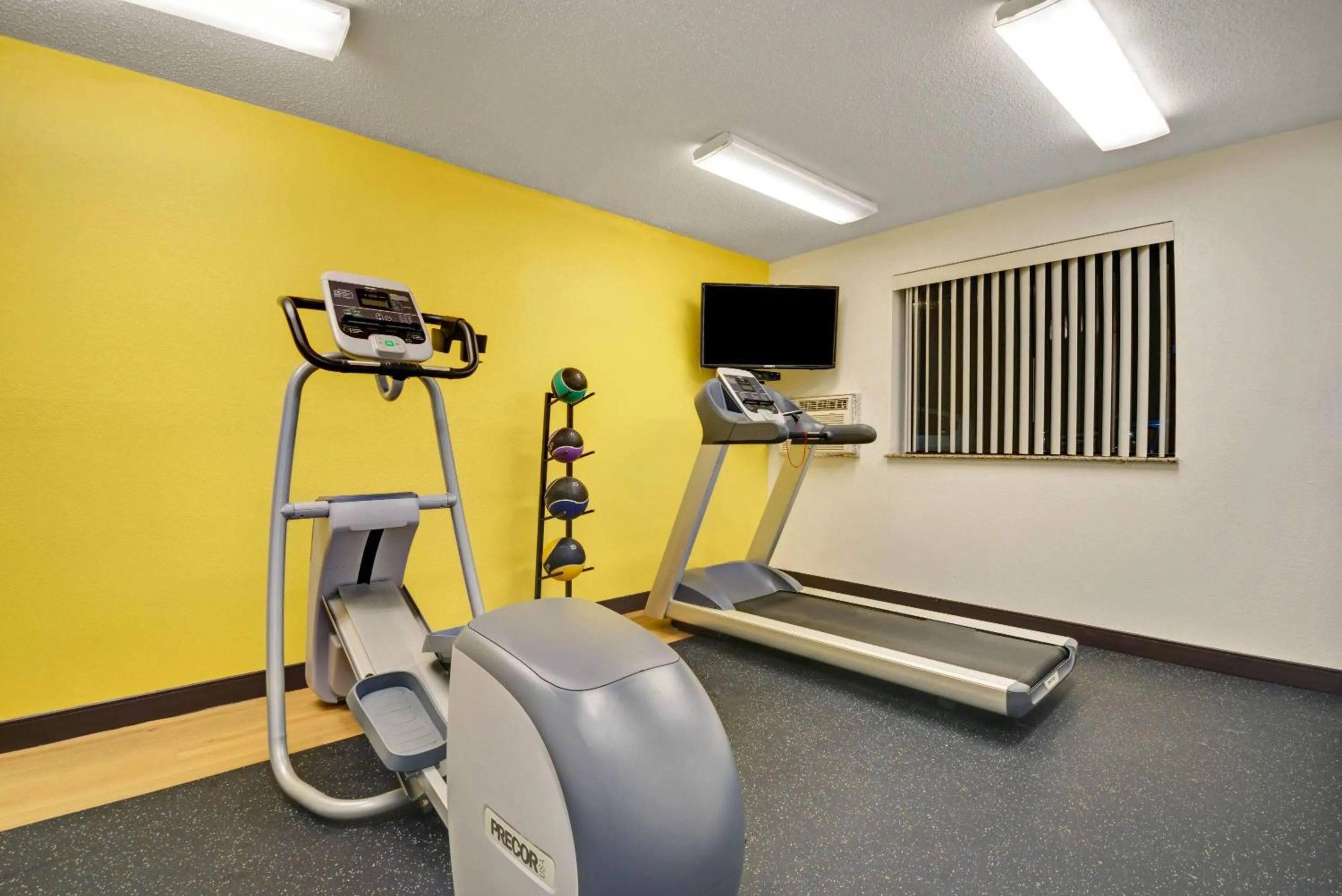 Fitness centre/facilities in Days Inn by Wyndham Torrington