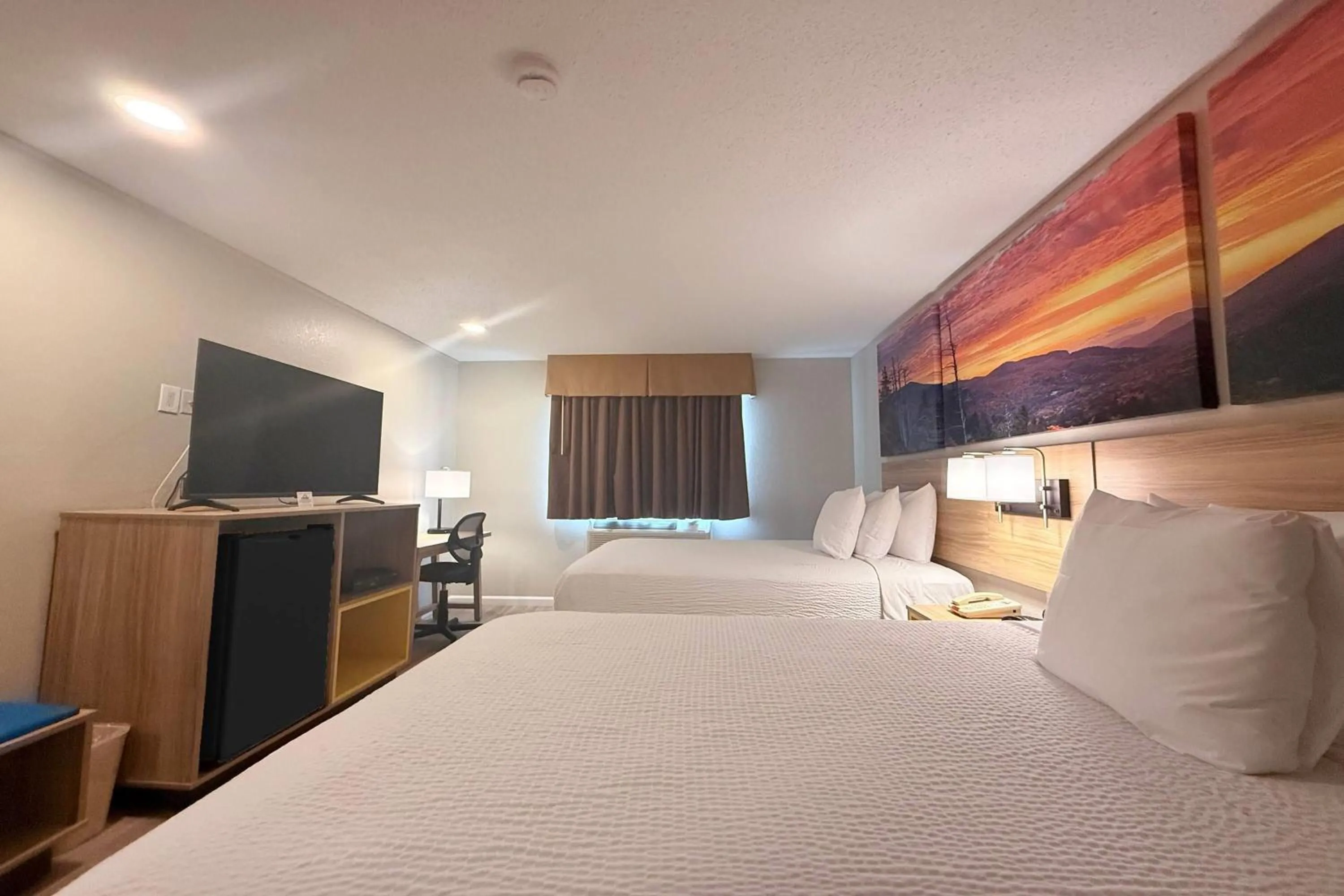 Photo of the whole room, Bed in Days Inn by Wyndham Torrington