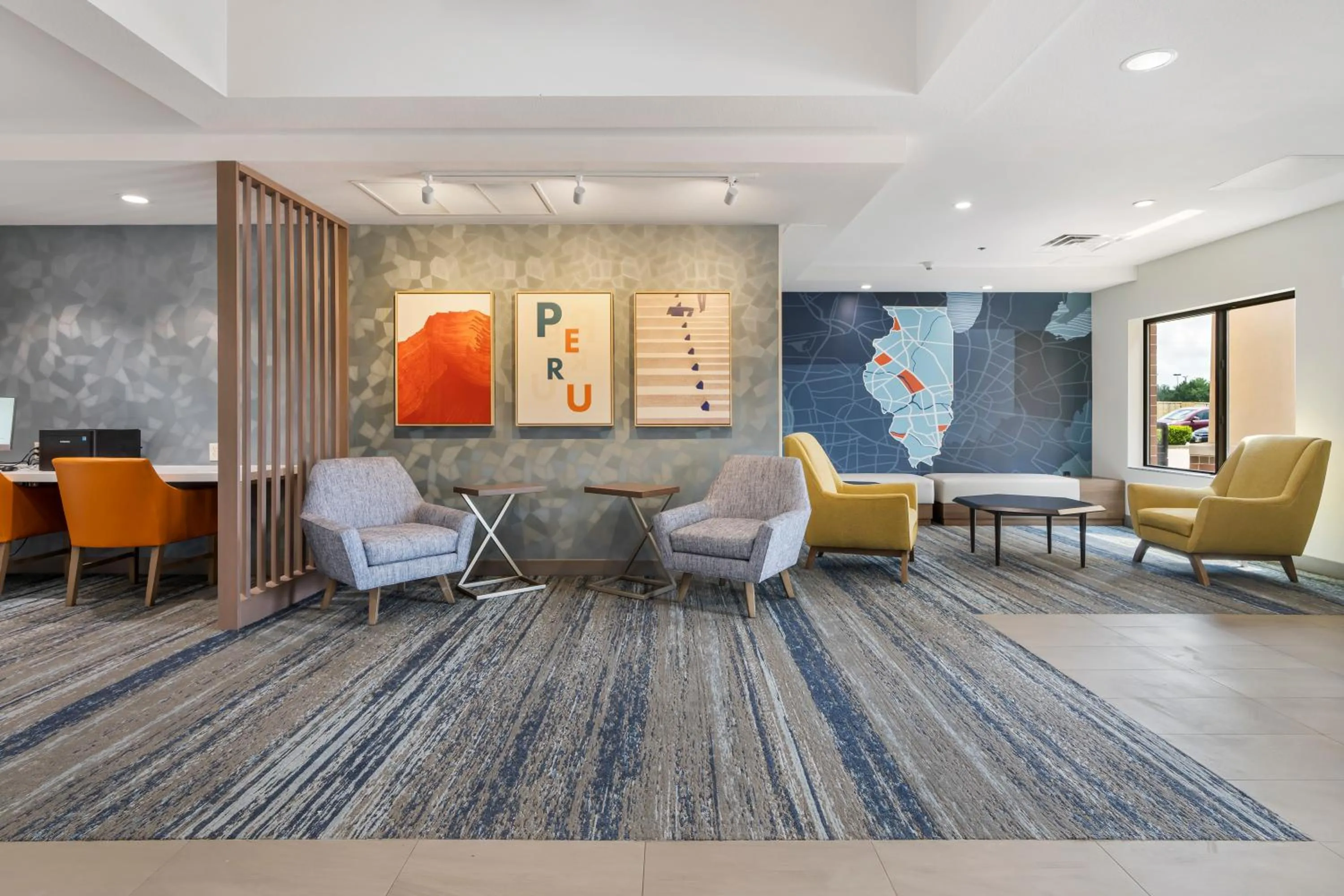 Lobby or reception in Holiday Inn Express Peru-Lasalle Area by IHG