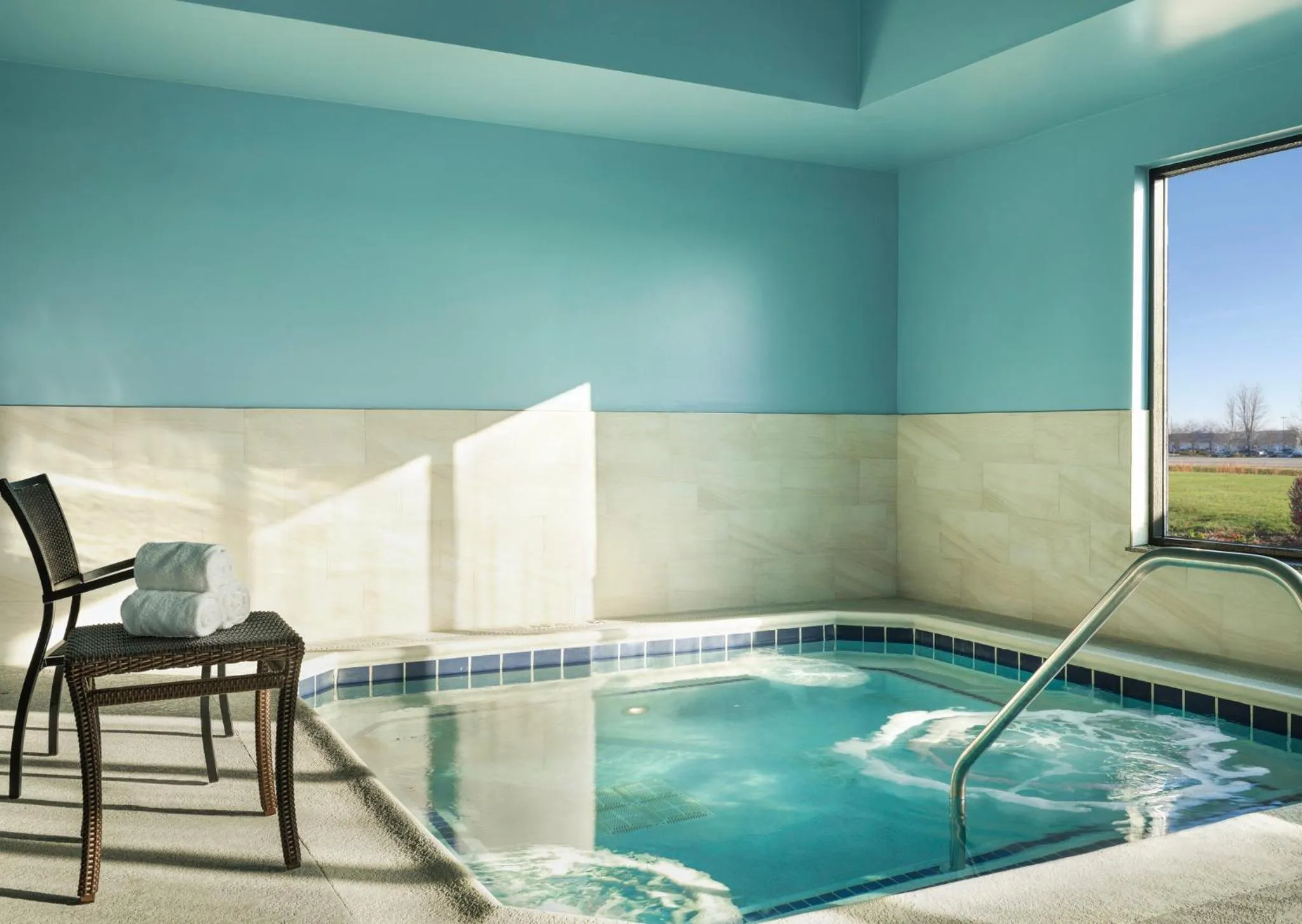 Swimming pool in Holiday Inn Express Peru-Lasalle Area by IHG