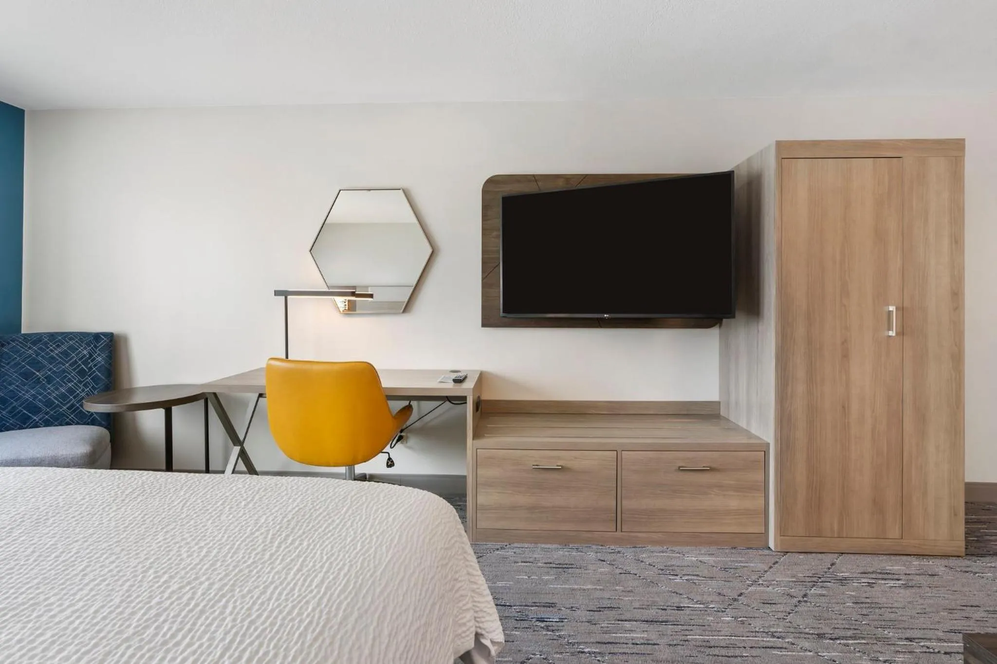 Photo of the whole room, Bed in Holiday Inn Express Peru-Lasalle Area by IHG