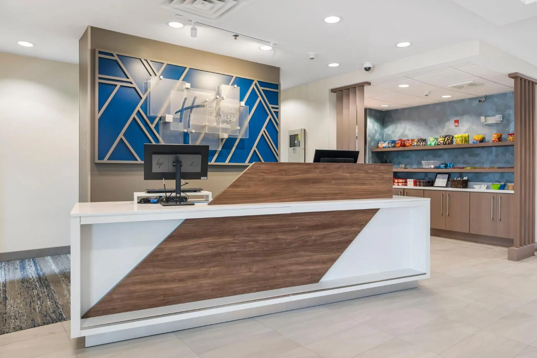 Property building in Holiday Inn Express Peru-Lasalle Area by IHG