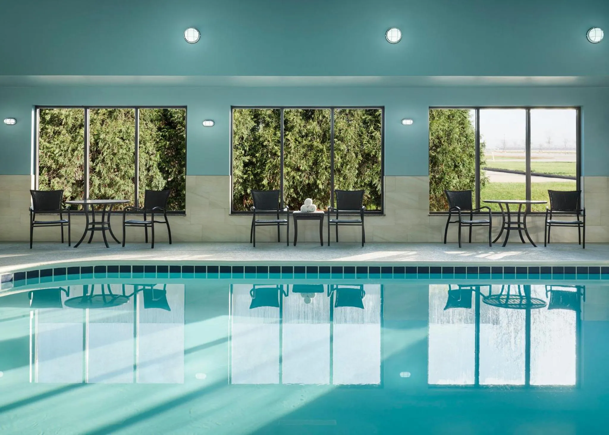 Swimming pool in Holiday Inn Express Peru-Lasalle Area by IHG