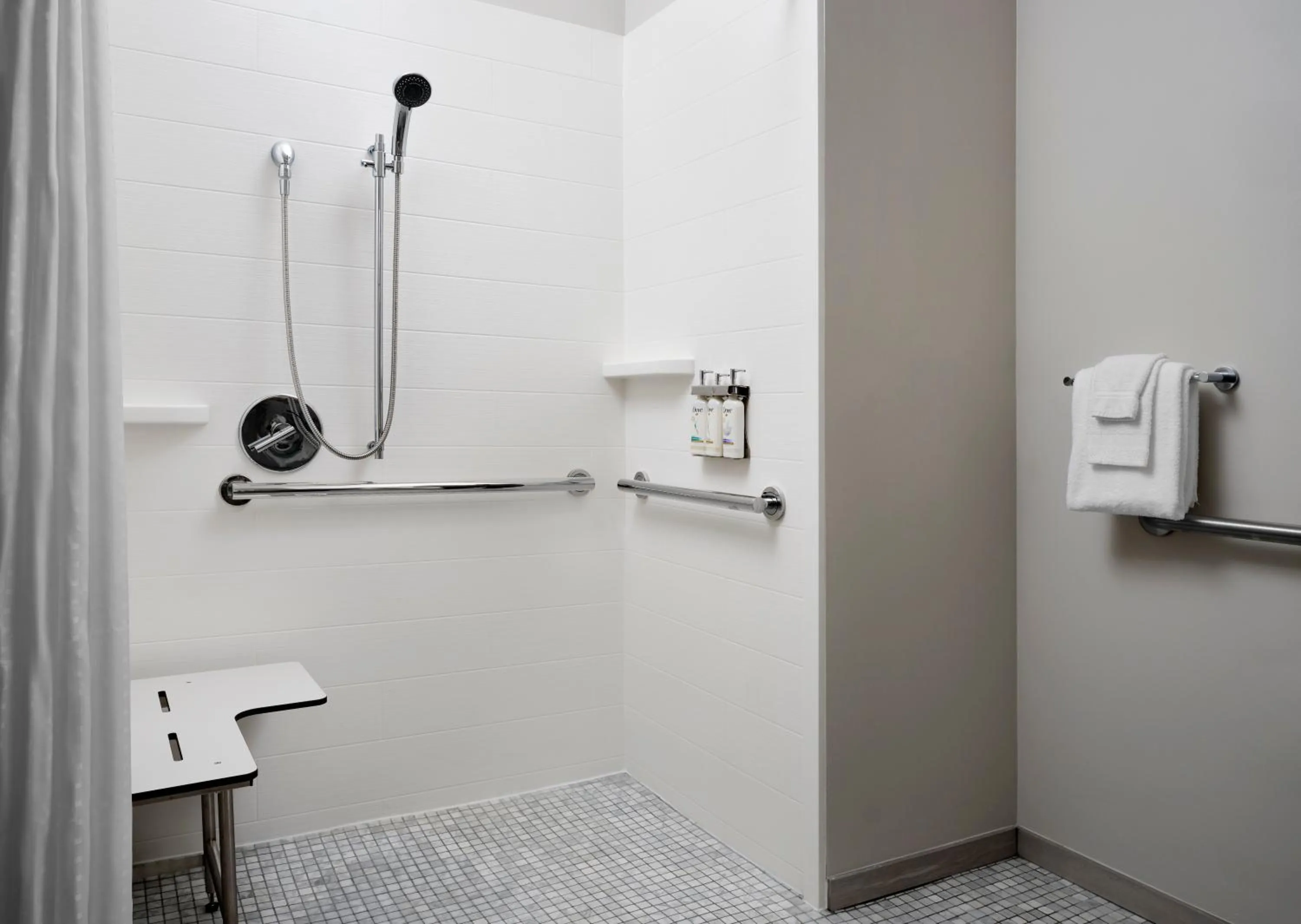 Bathroom in Holiday Inn Express Peru-Lasalle Area by IHG