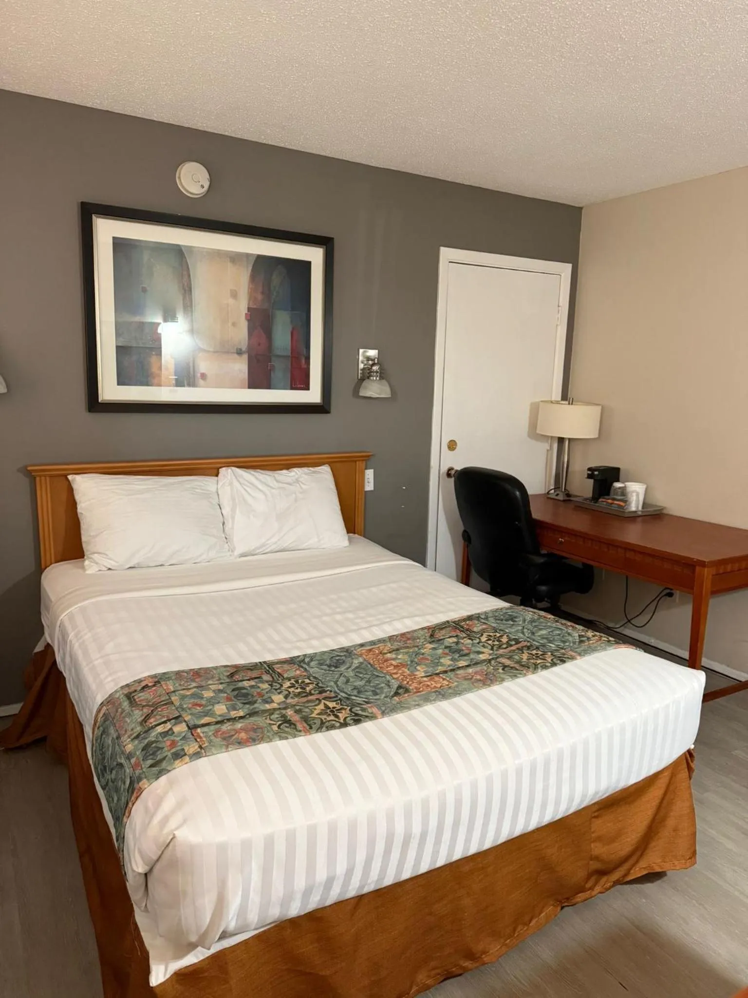 Bed in Canadas Best Value Inn Kelowna