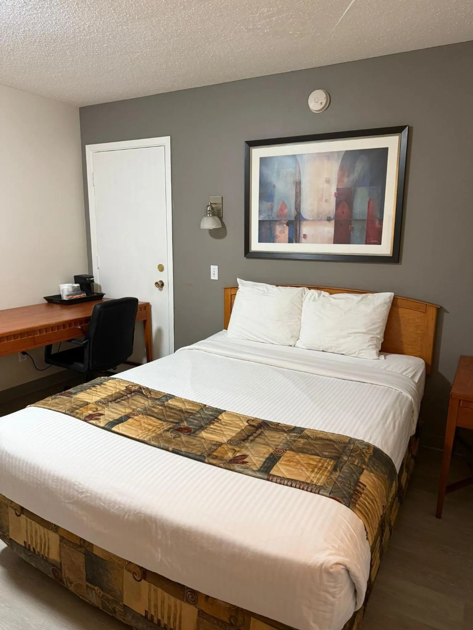 Bed in Canadas Best Value Inn Kelowna