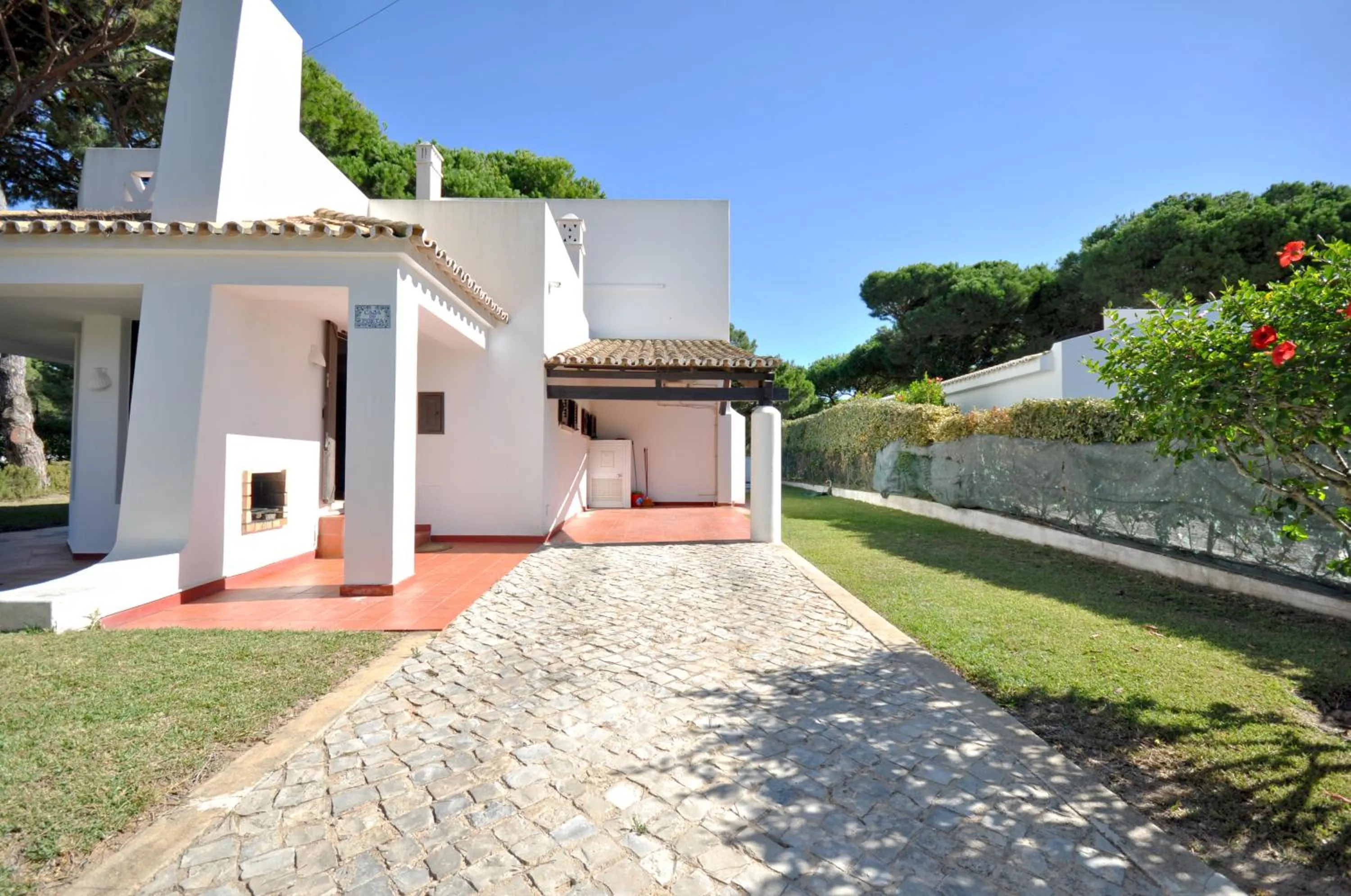 Parking in Private Pool villa, Walking distance to the centre, Golf Facing