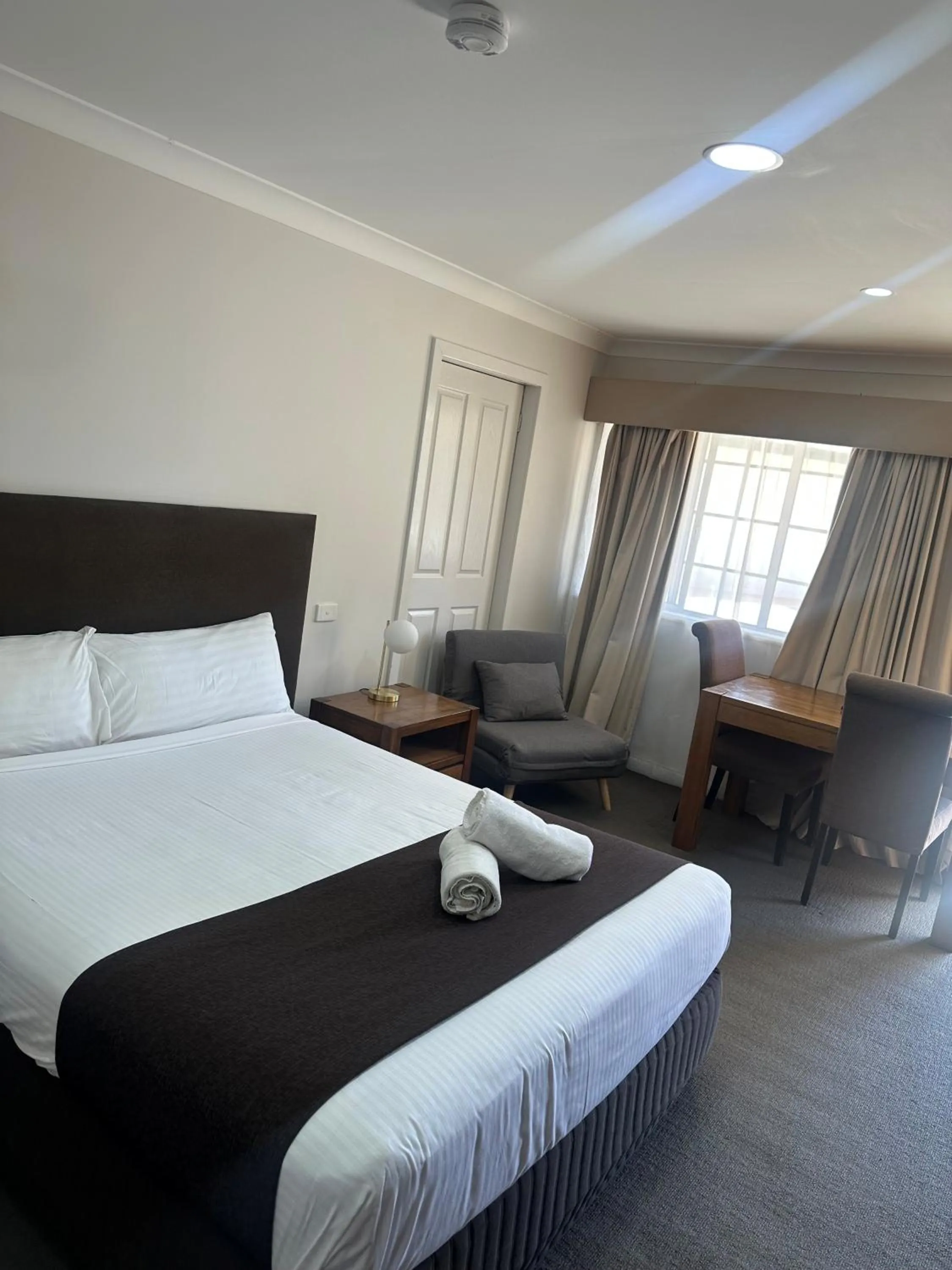 Bed in The Aston Motel Tamworth