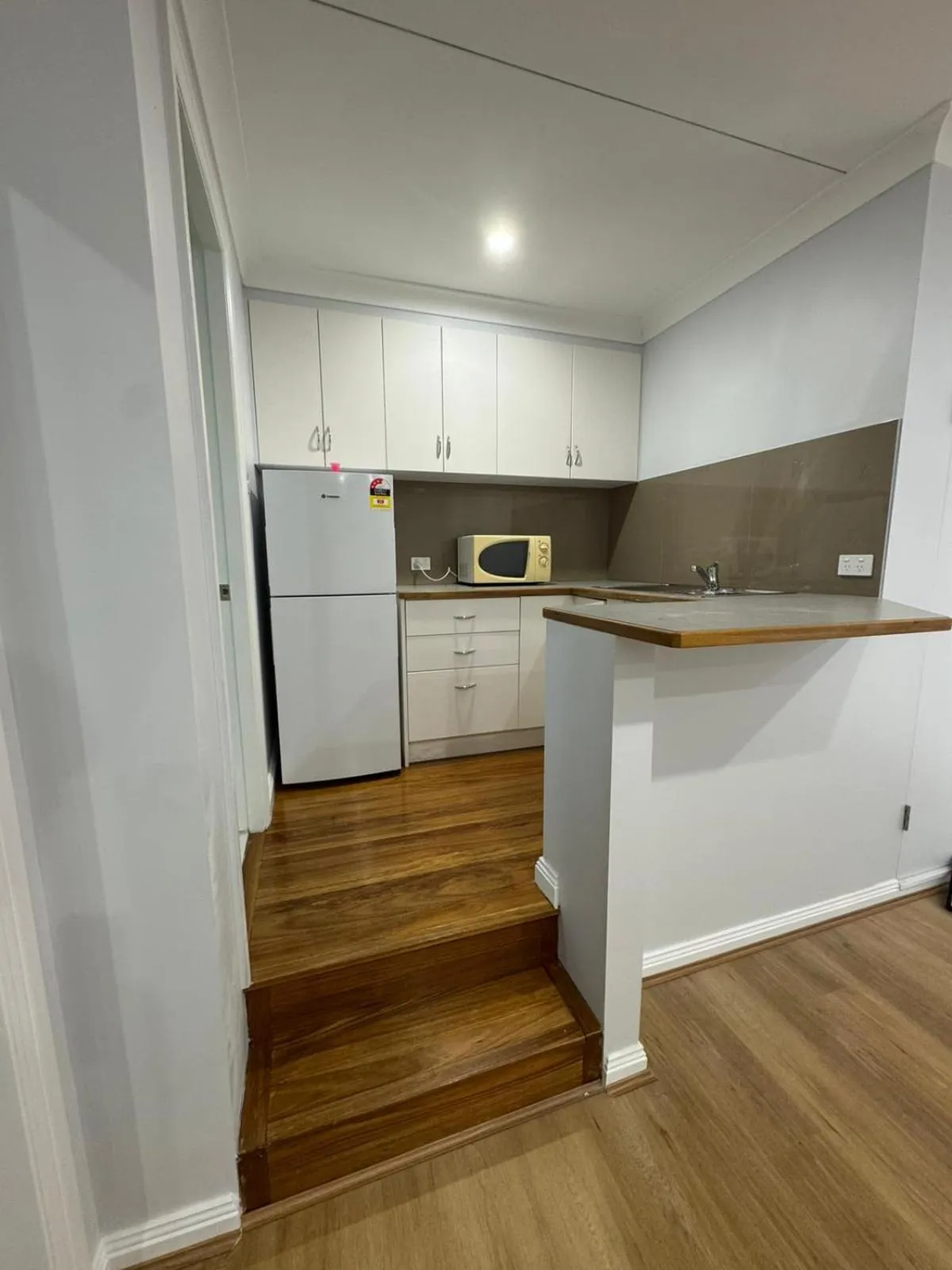 Kitchen or kitchenette in The Aston Motel Tamworth