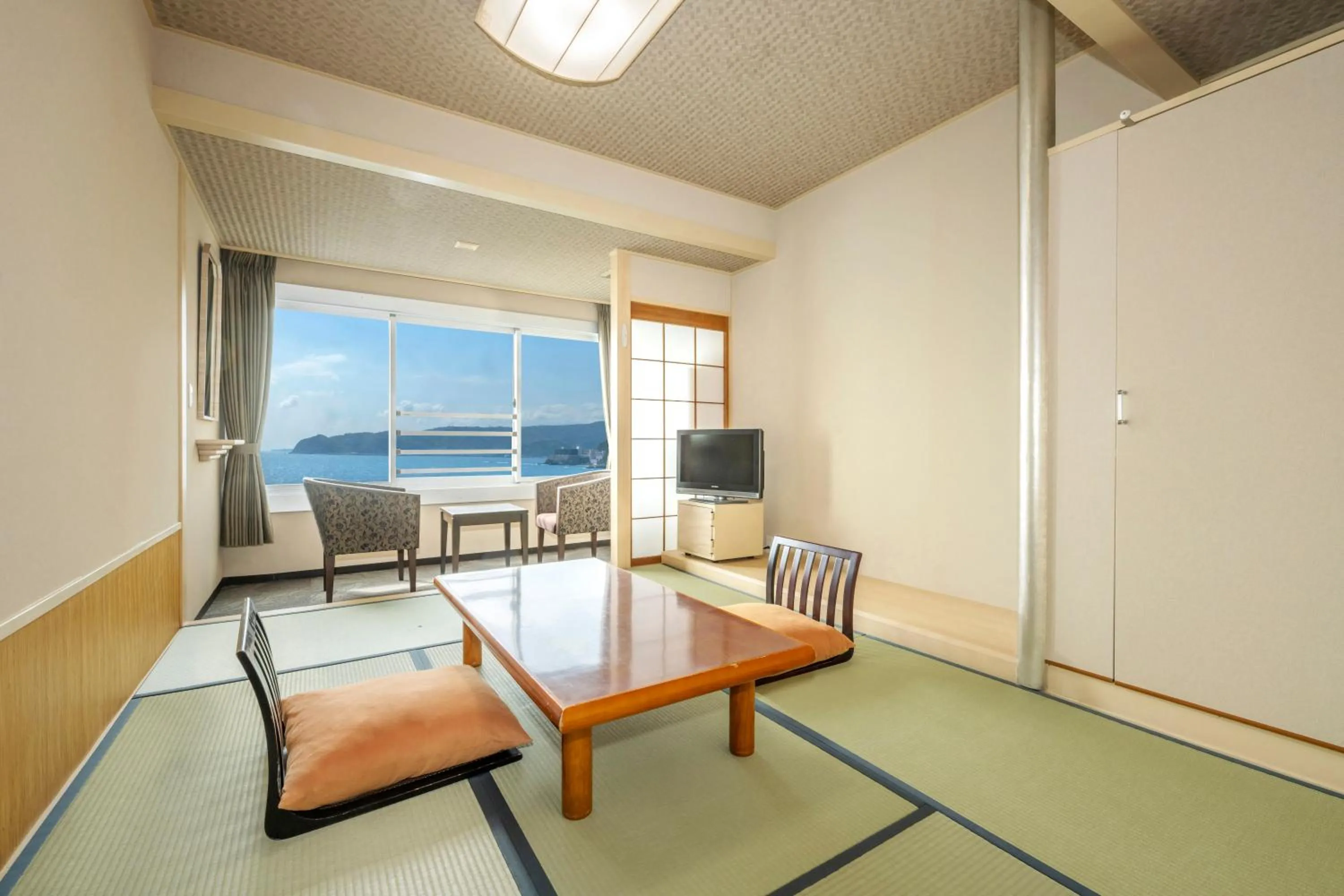 Photo of the whole room in Hotel New Akao