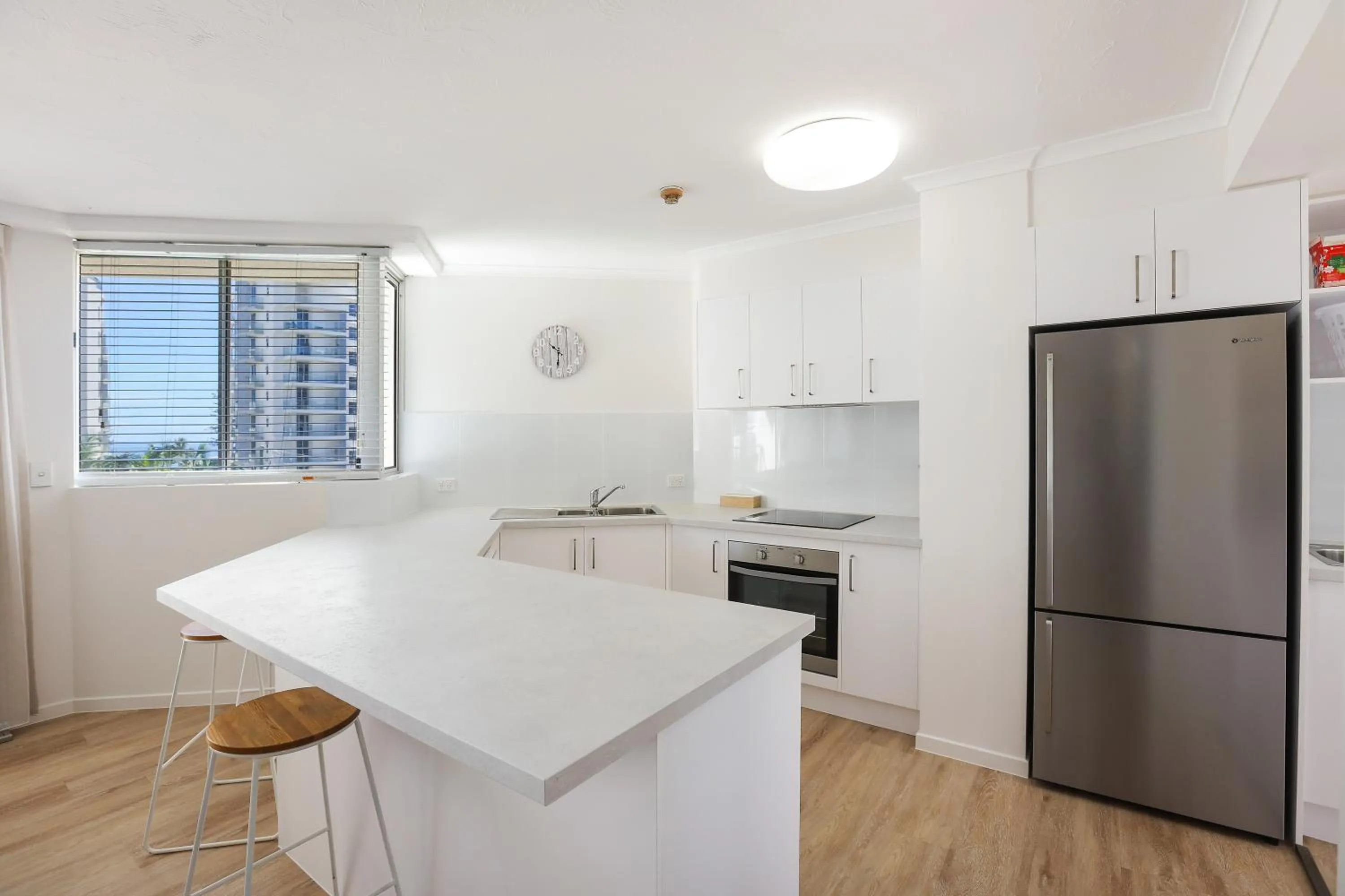 Kitchen or kitchenette in Rainbow Commodore Coolangatta