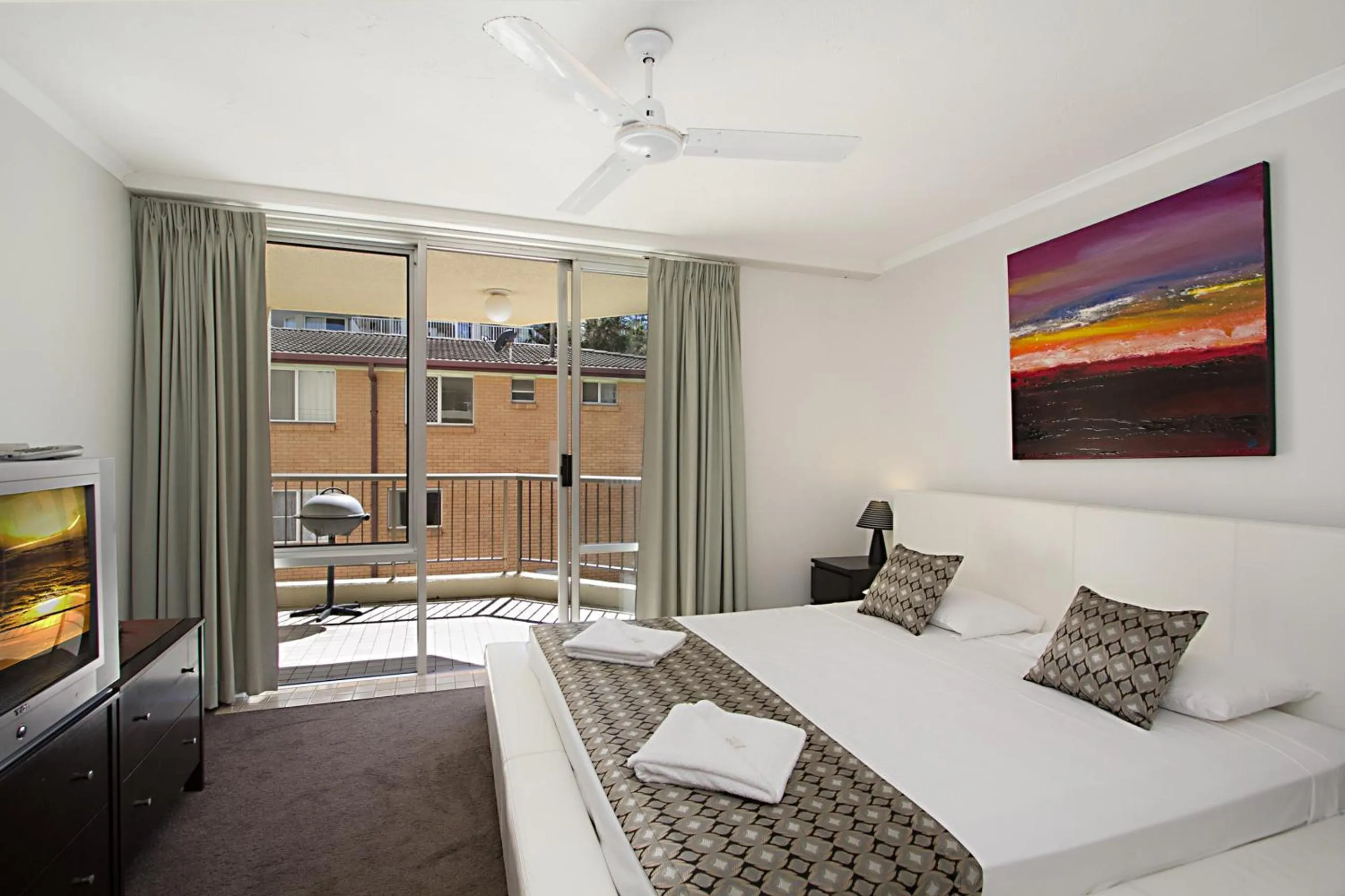 Day, Bed in Rainbow Commodore Coolangatta