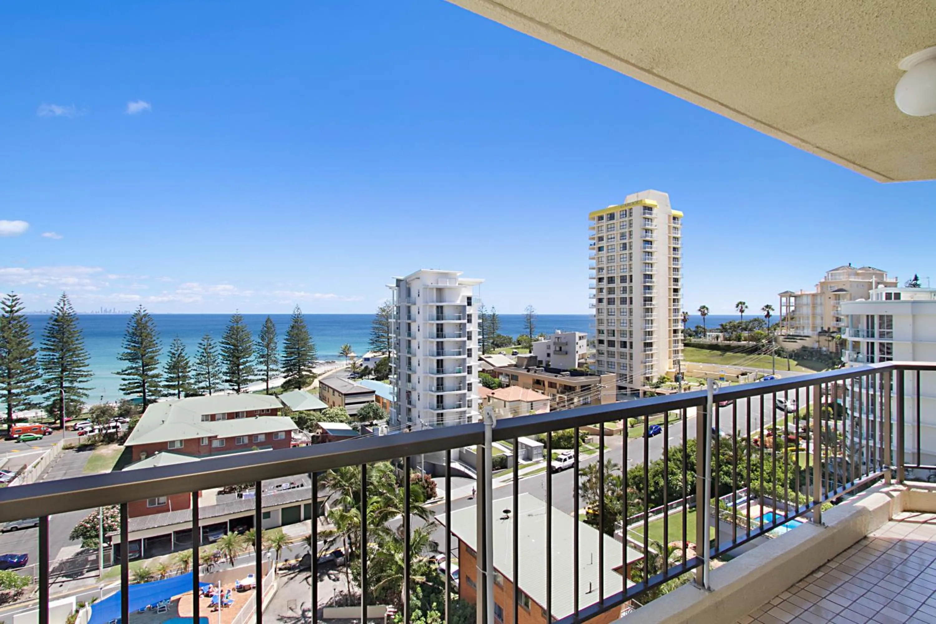 Property building in Rainbow Commodore Coolangatta