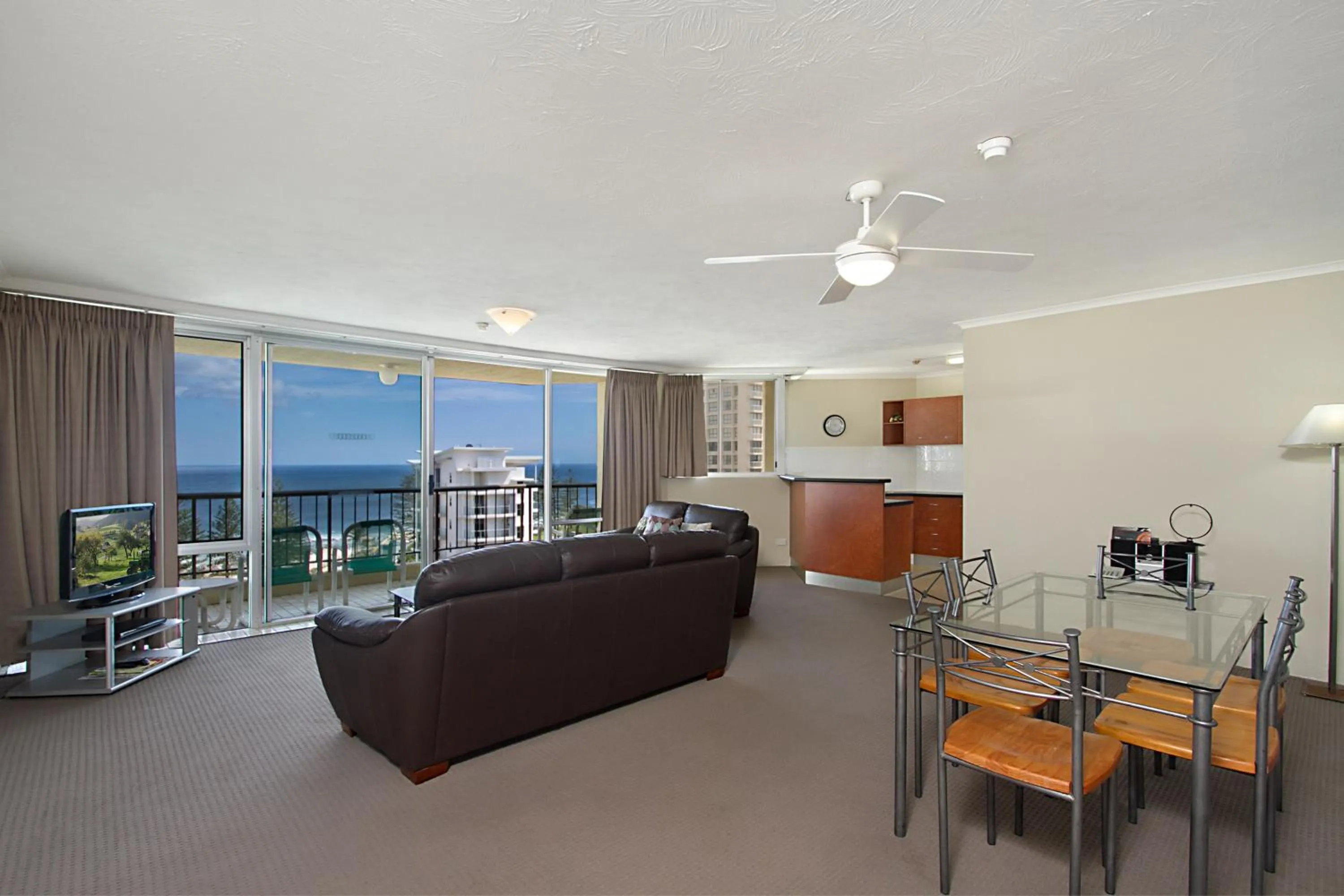 Day in Rainbow Commodore Coolangatta