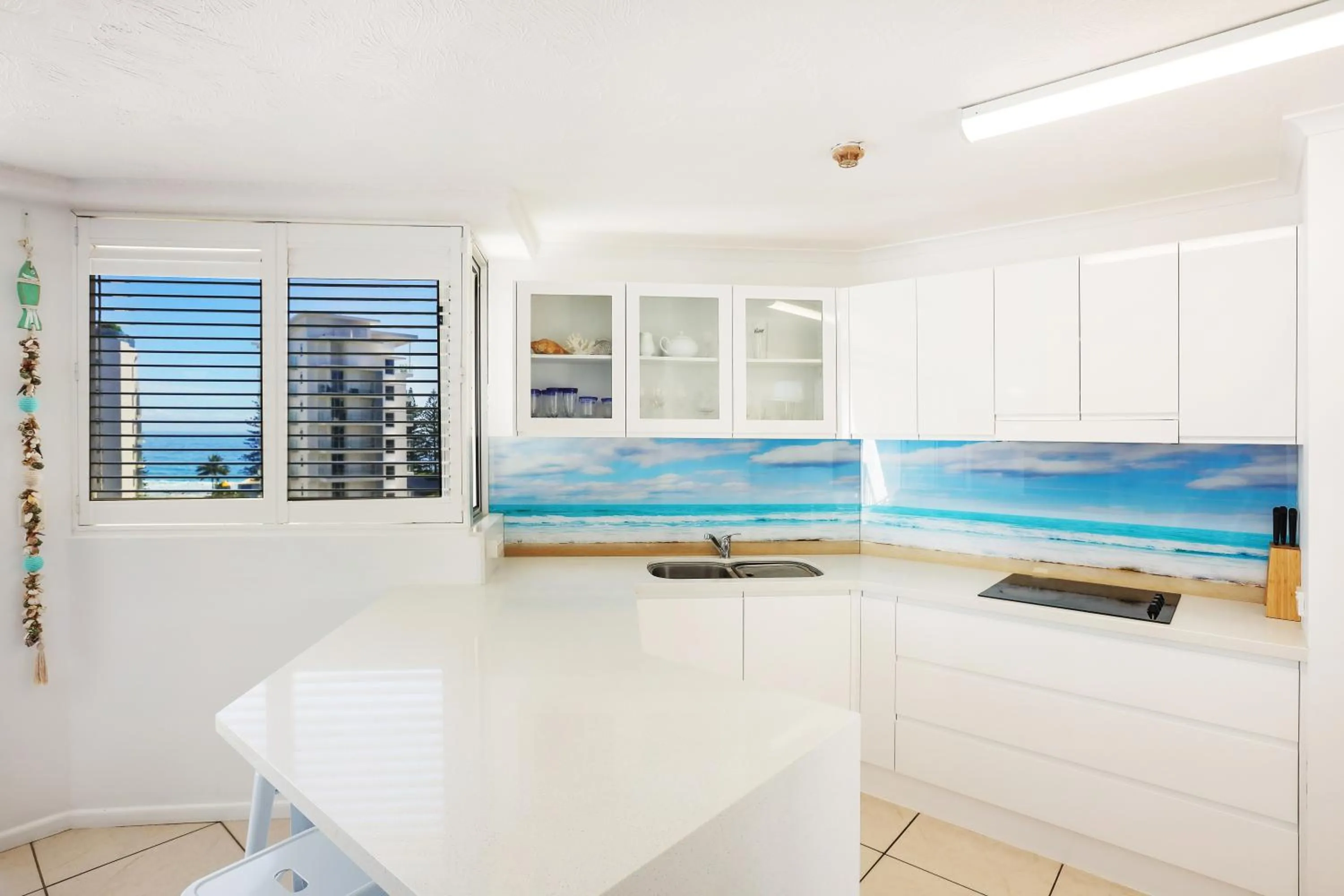 Kitchen or kitchenette in Rainbow Commodore Coolangatta
