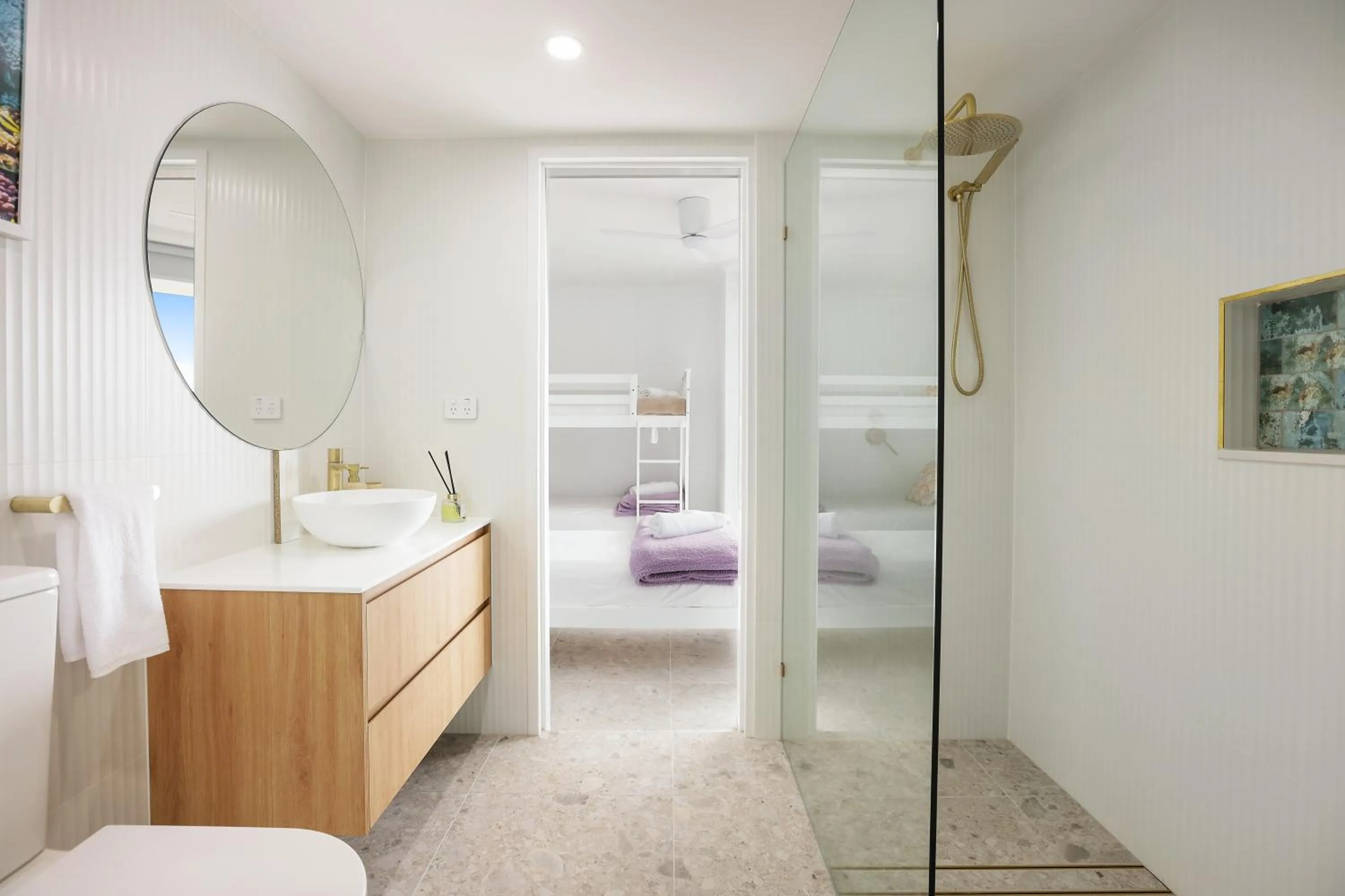Bathroom, Bed in Rainbow Commodore Coolangatta