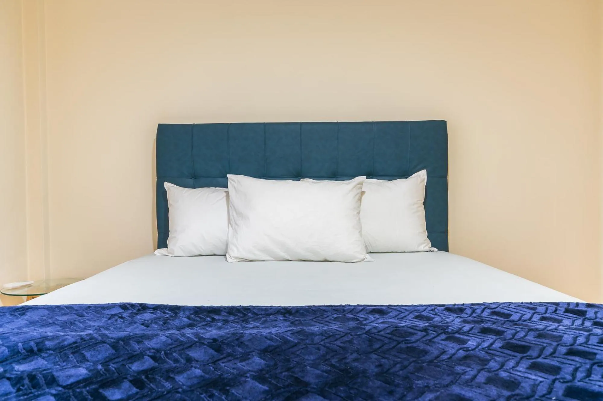 Bed in Victoria Queens Paradise Apartments