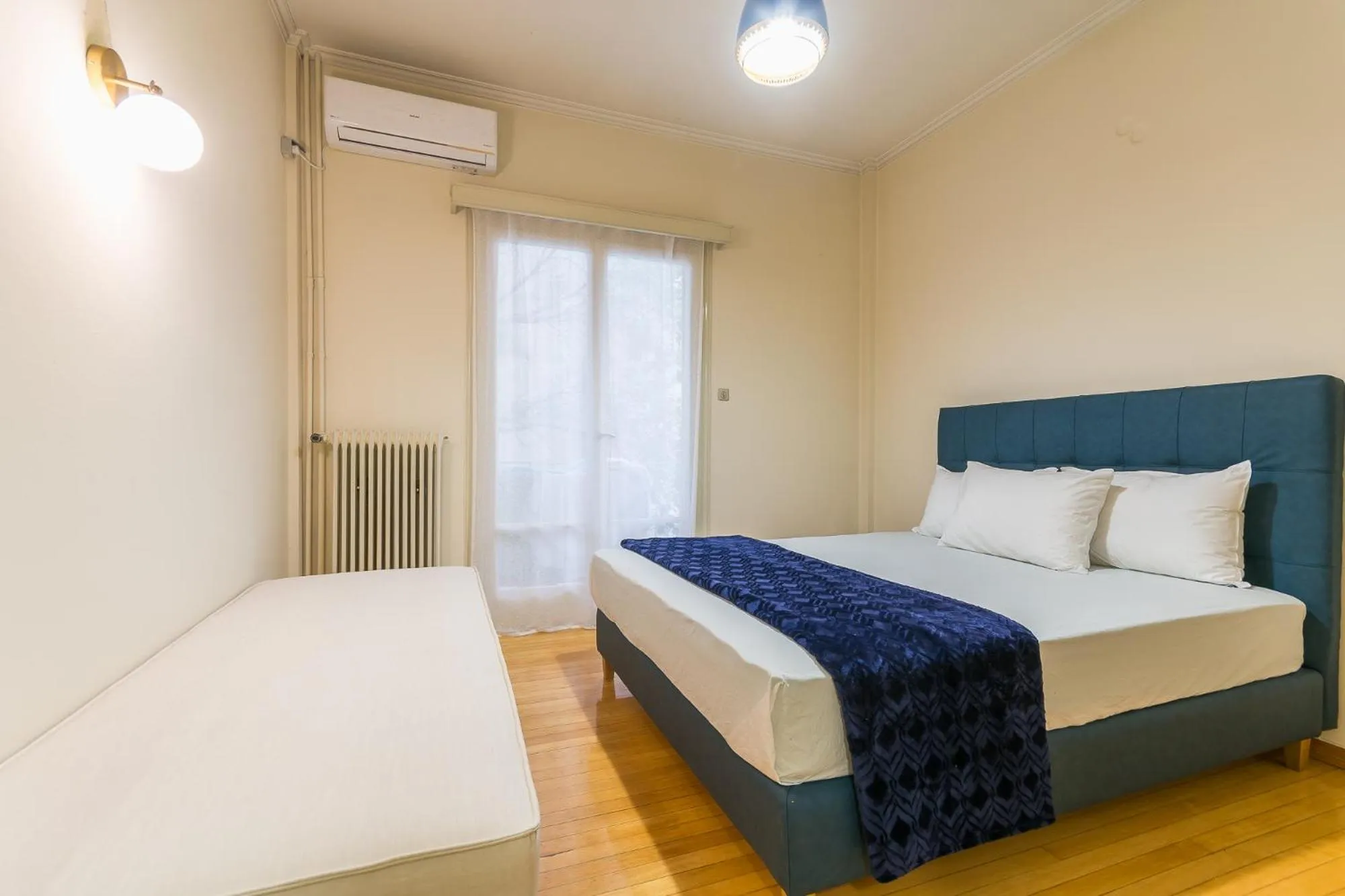 Bed in Victoria Queens Paradise Apartments