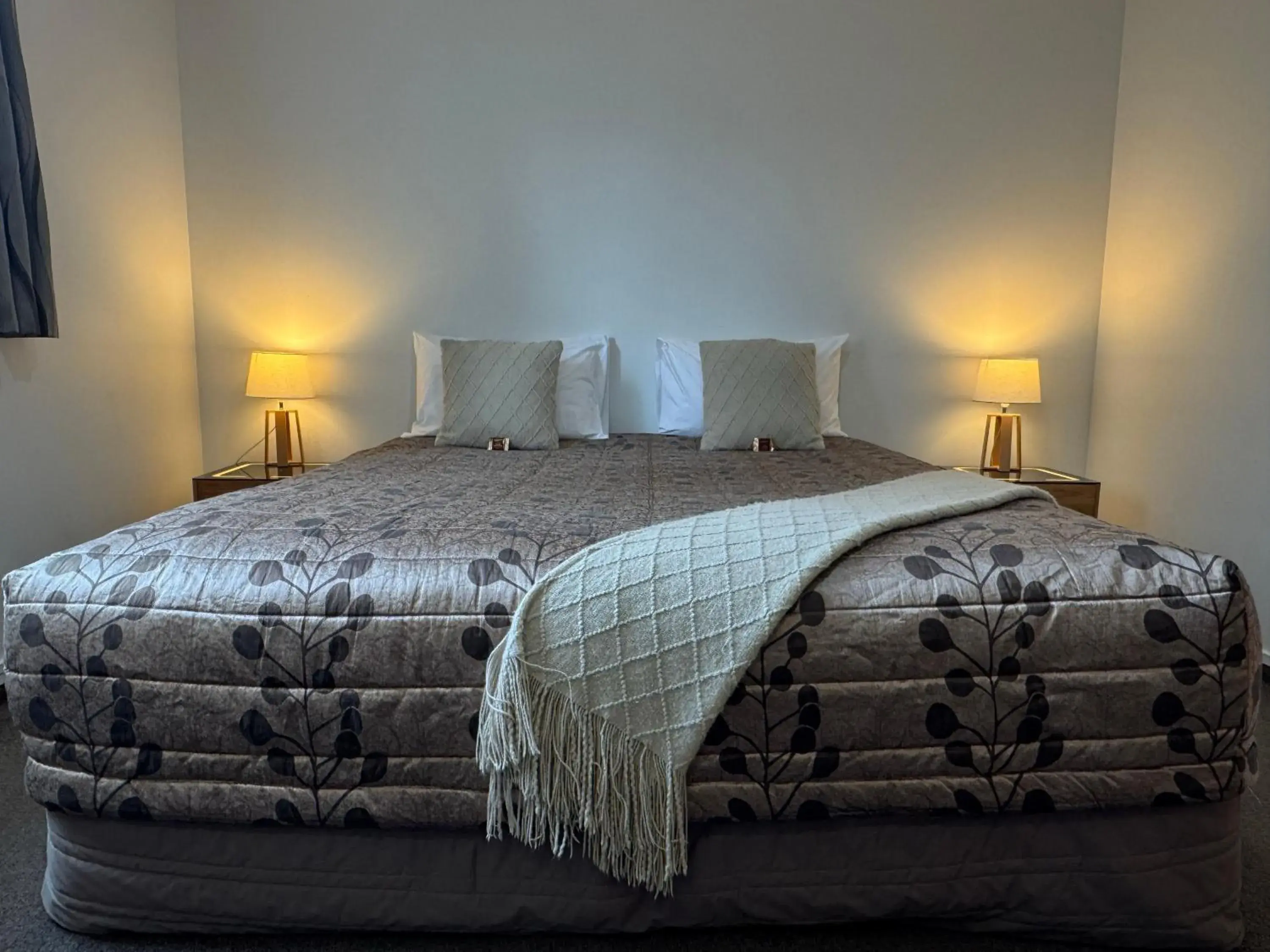 Two-Bedroom Apartment with Spa Bath in ASURE Ambassador Motor Lodge Two-Bedroom Apartment with Spa Bath in ASURE Ambassador Motor Lodge