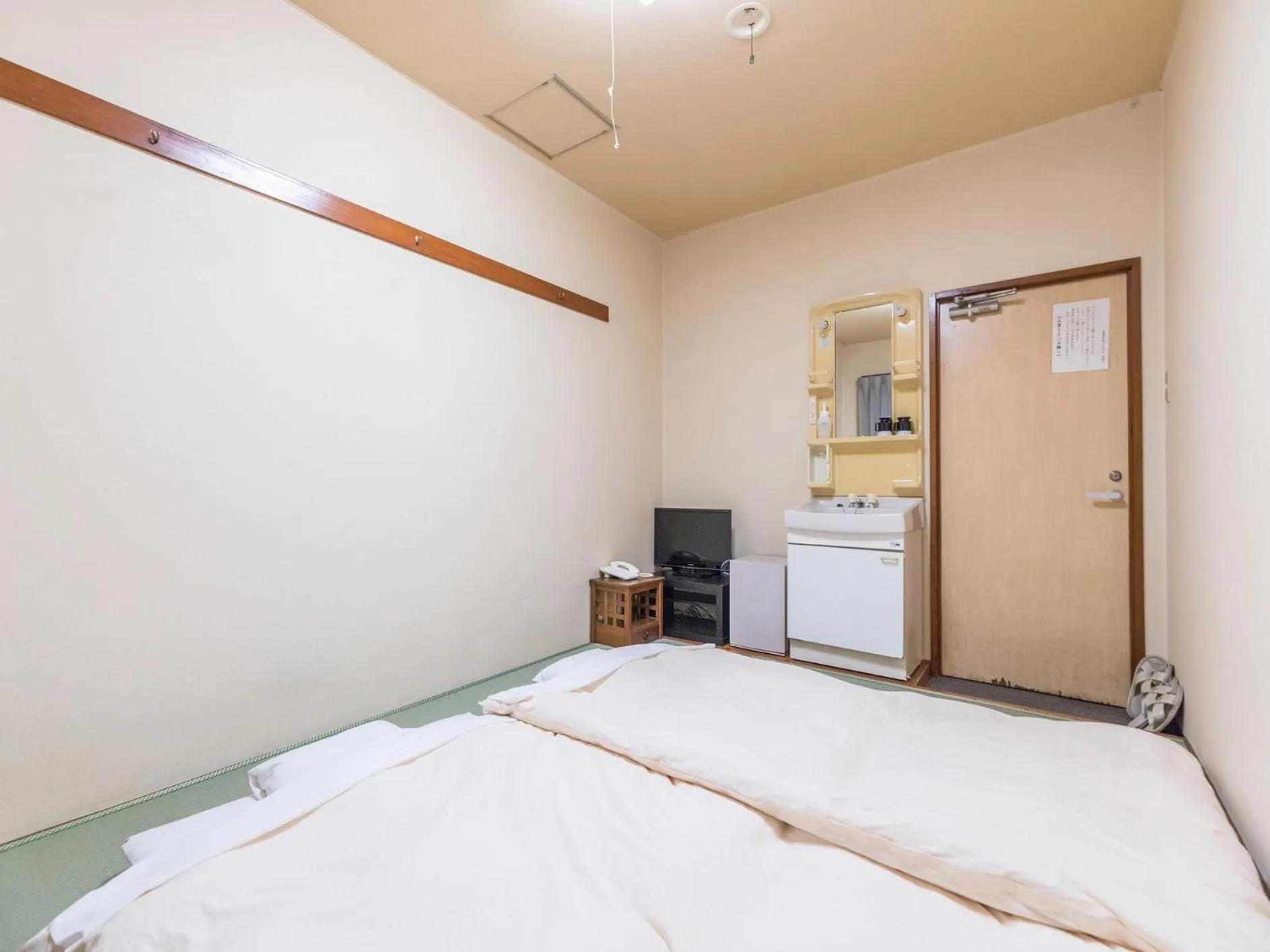 Photo of the whole room, Bed in Hotel Isesaki East