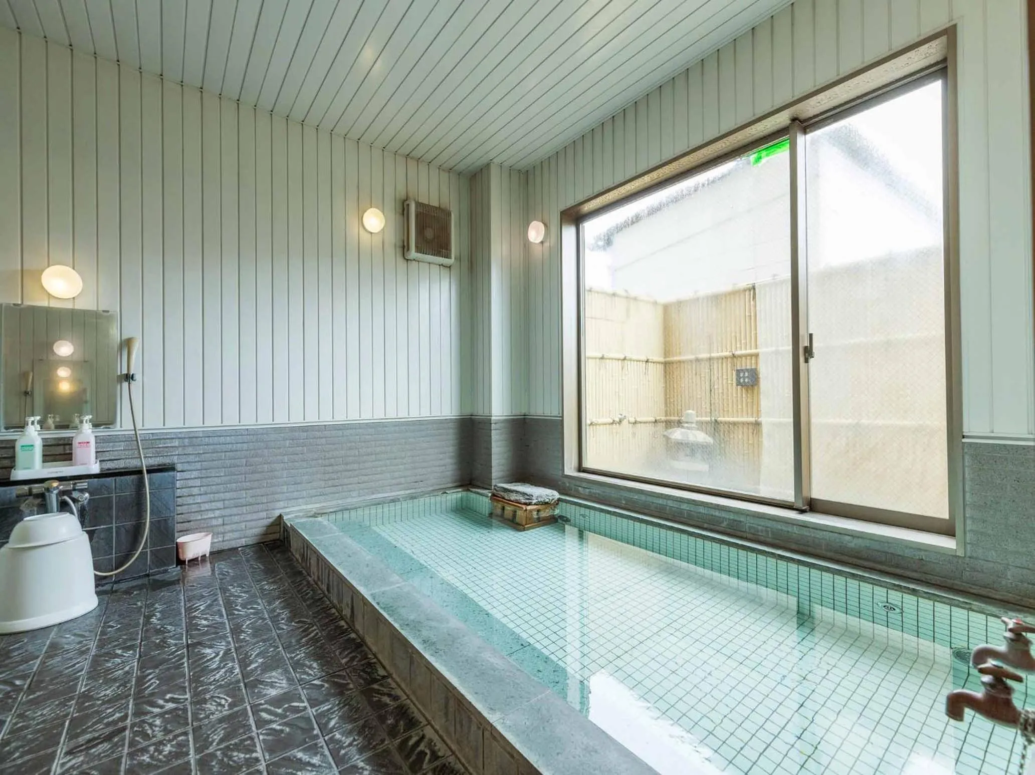 Area and facilities in Hotel Isesaki East